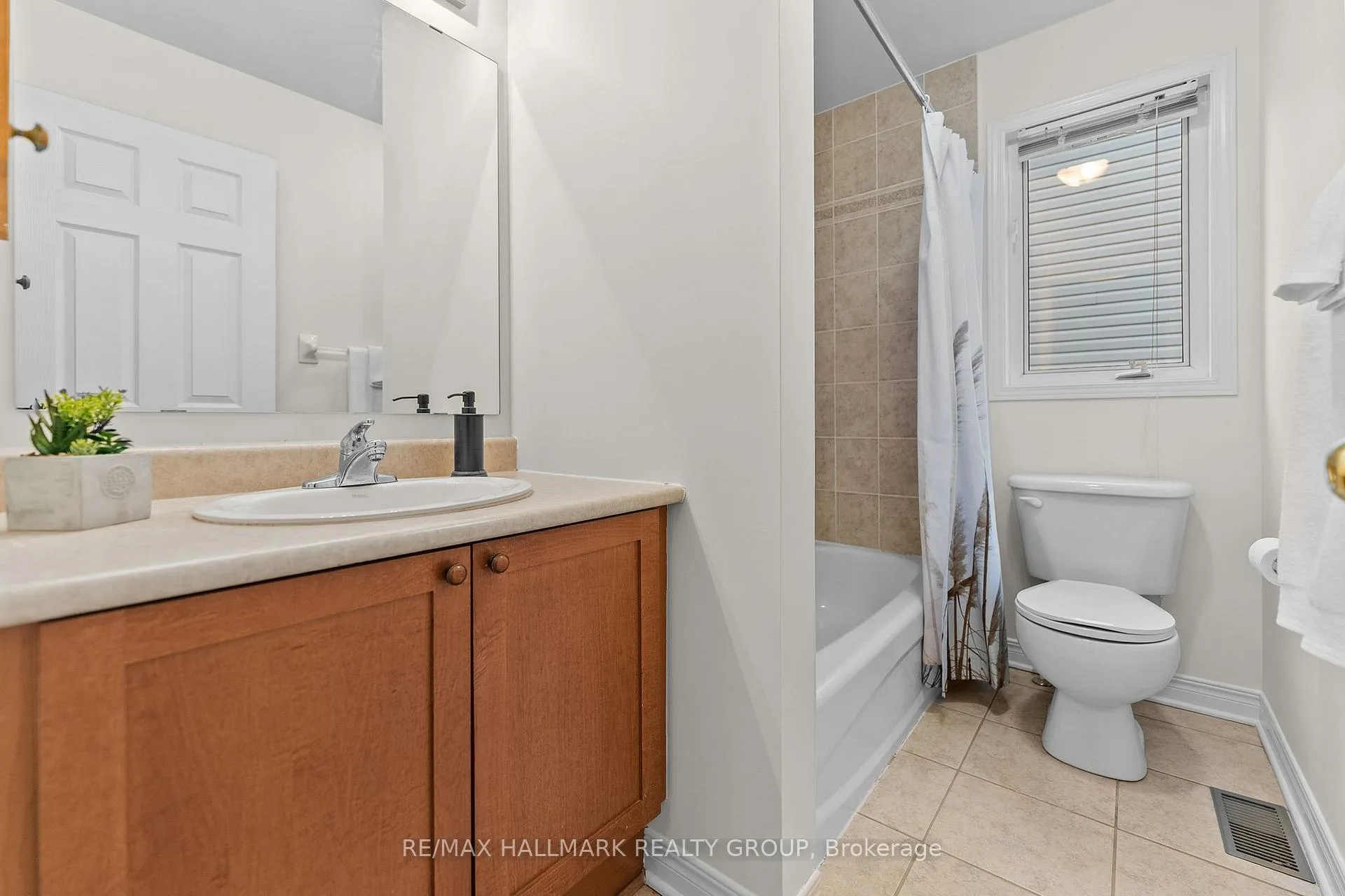 Photo 30 of 42 Nortoba Crescent, Ottawa, Kanata - Kanata Lakes/Heritage Hills — HOMEH