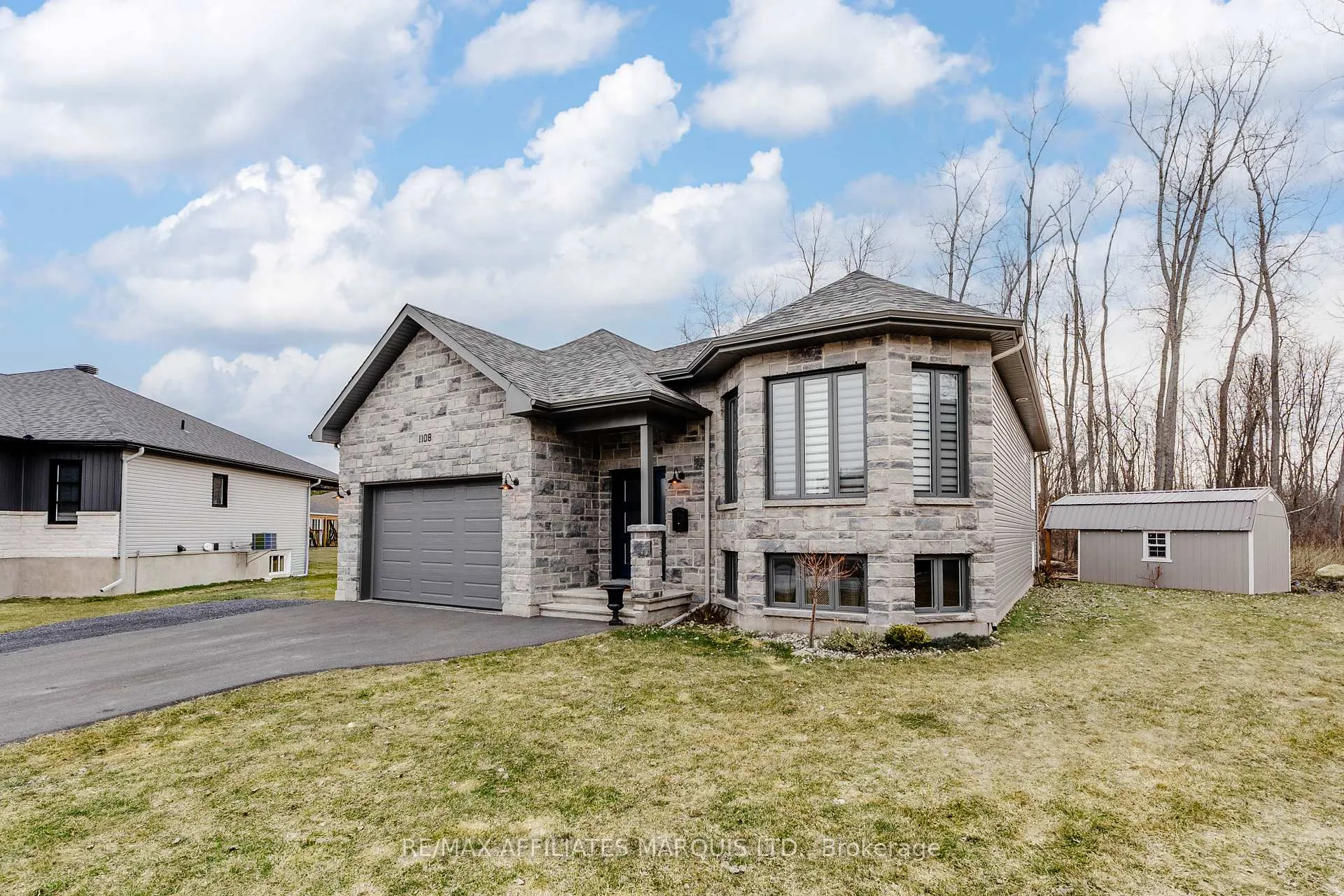 Photo 2 of 1108 Nicolas Crescent, Cornwall — HOMEH