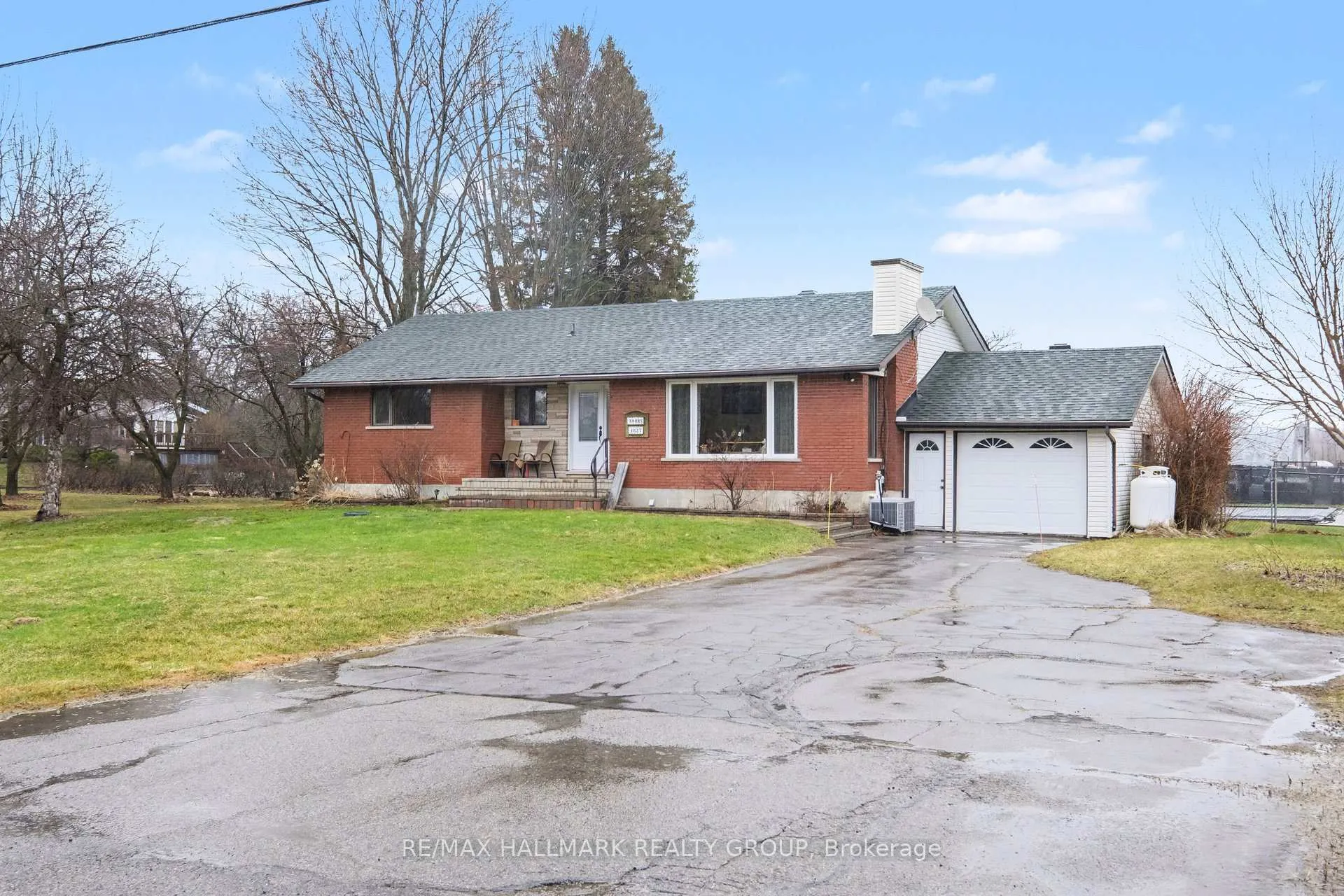Photo 3 of 4827 Anderson Road, Ottawa, Carlsbad Springs — HOMEH