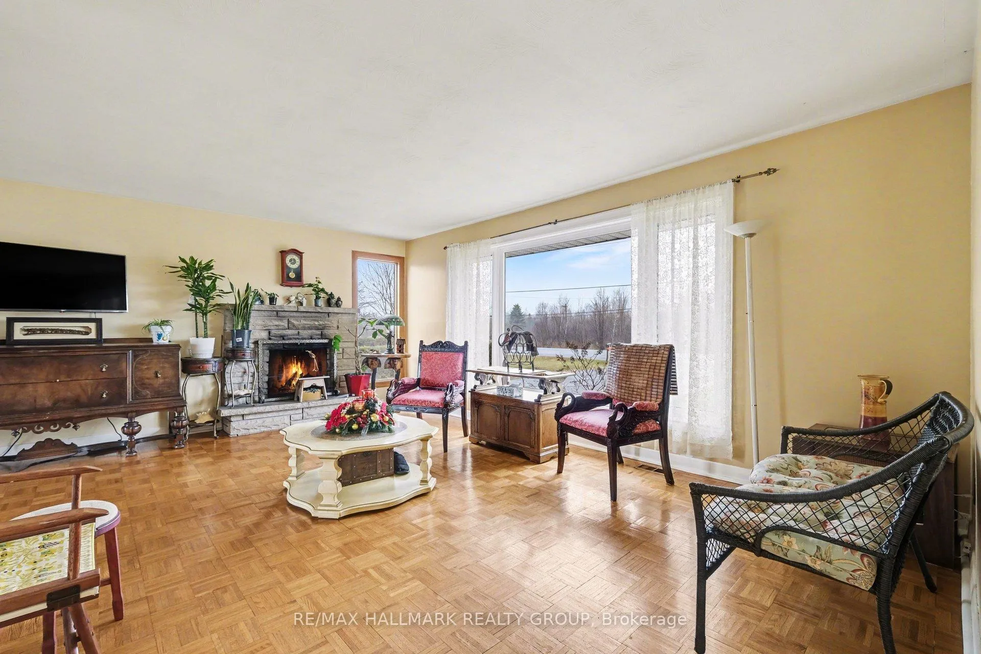 Photo 4 of 4827 Anderson Road, Ottawa, Carlsbad Springs — HOMEH