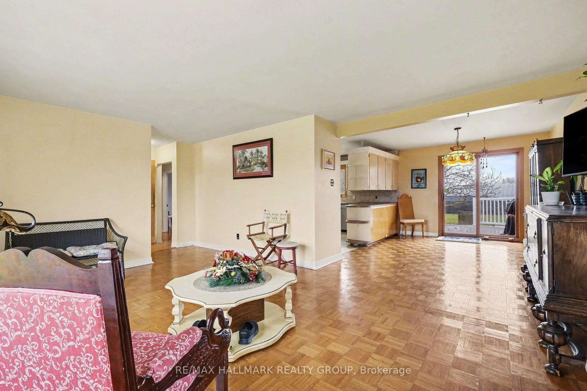 Photo 7 of 4827 Anderson Road, Ottawa, Carlsbad Springs — HOMEH