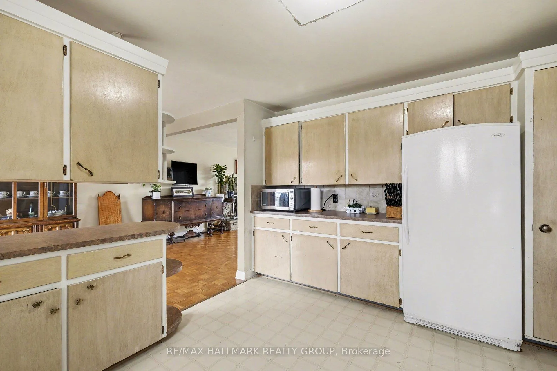 Photo 9 of 4827 Anderson Road, Ottawa, Carlsbad Springs — HOMEH
