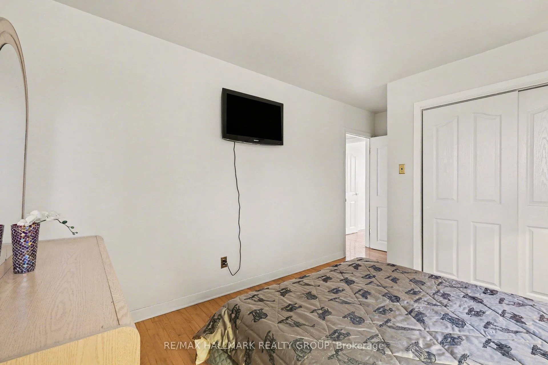 Photo 12 of 4827 Anderson Road, Ottawa, Carlsbad Springs — HOMEH