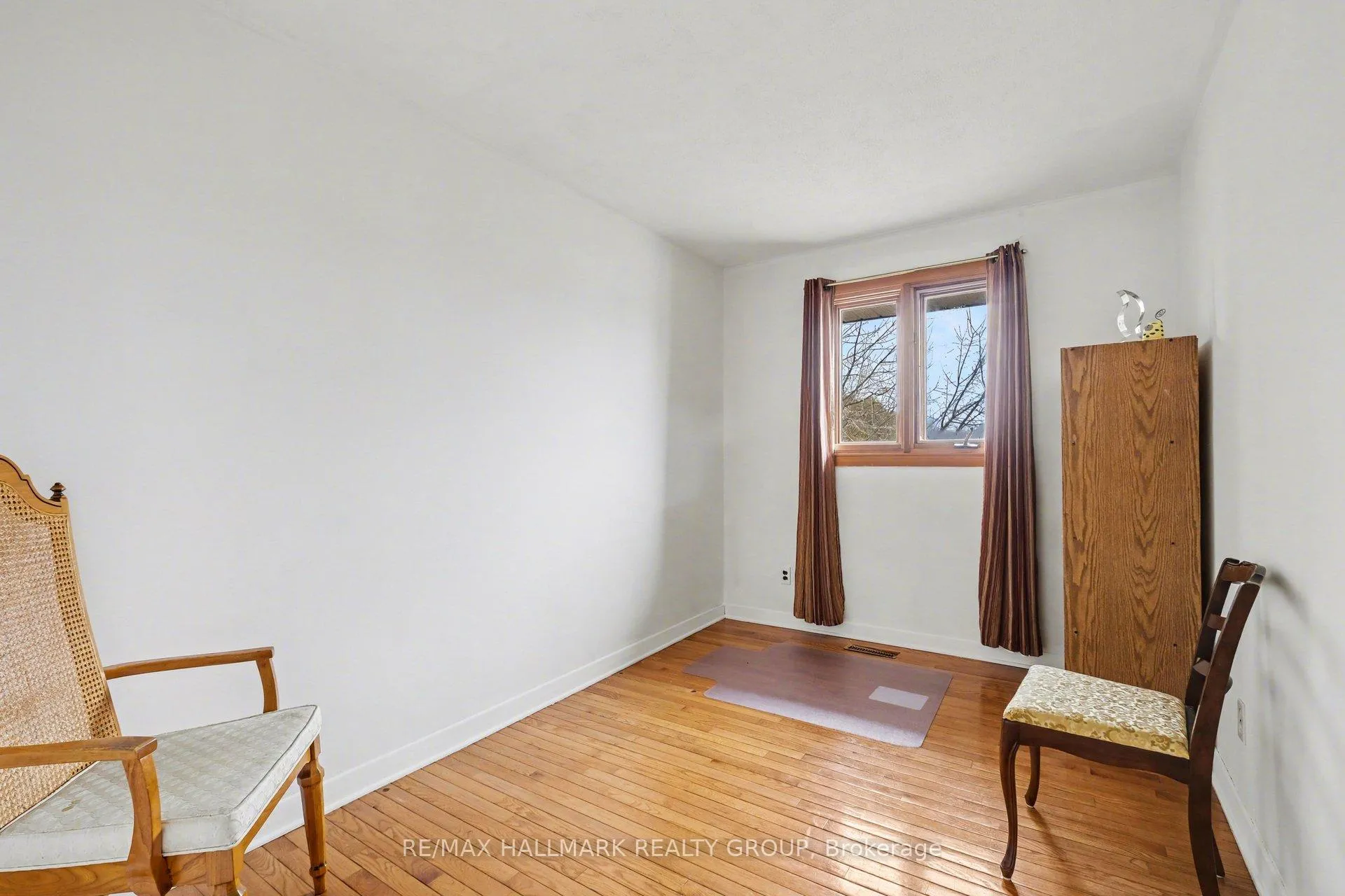 Photo 13 of 4827 Anderson Road, Ottawa, Carlsbad Springs — HOMEH