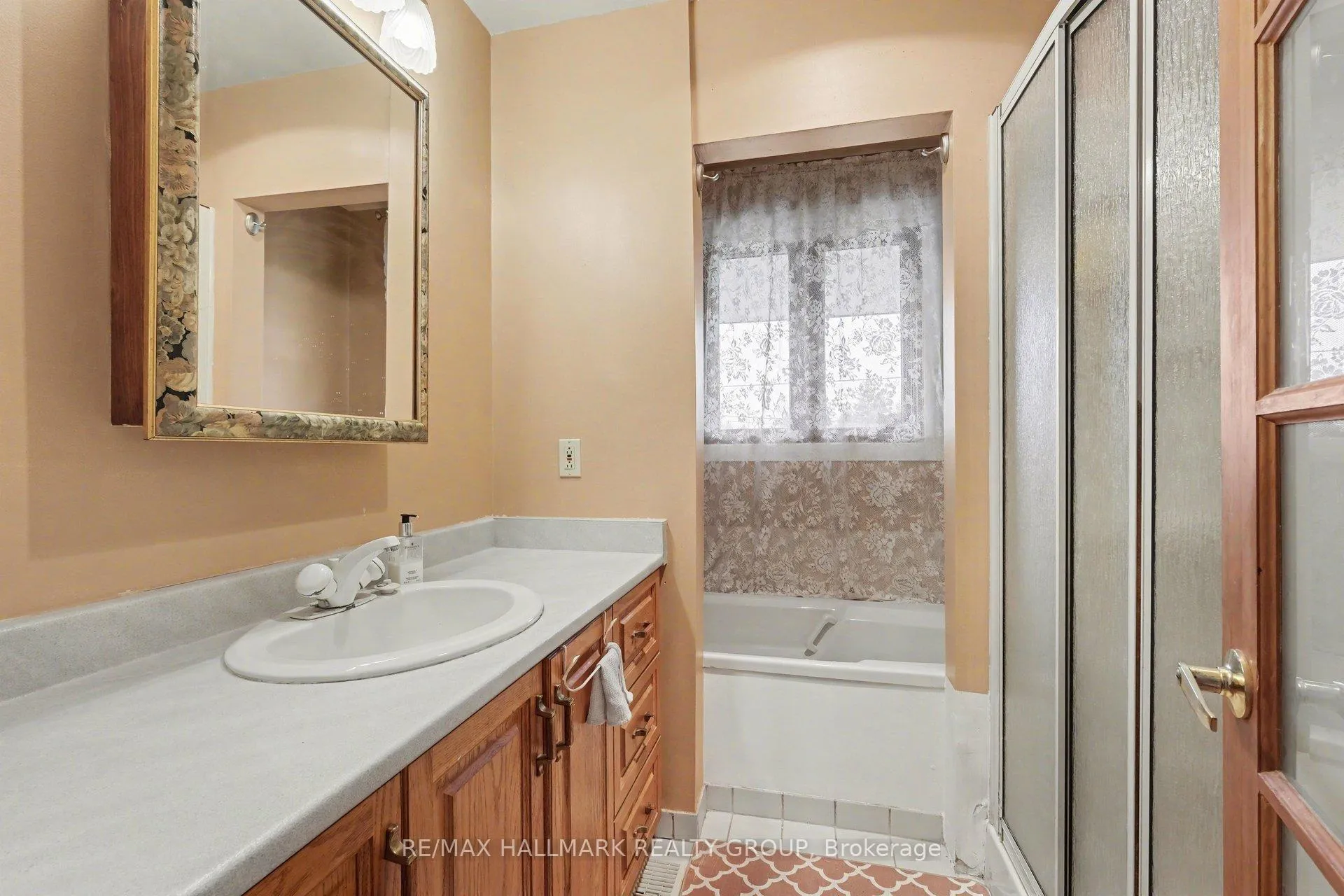 Photo 16 of 4827 Anderson Road, Ottawa, Carlsbad Springs — HOMEH