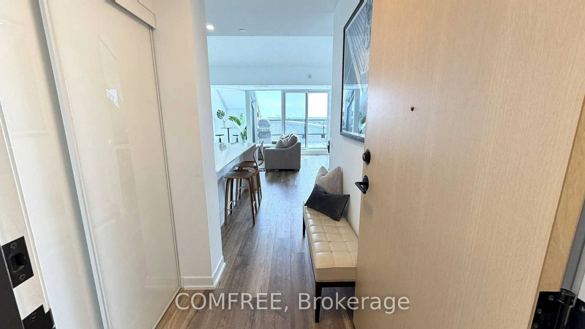 Photo 3 of Unit 622, 31 Huron Street, Collingwood — HOMEH