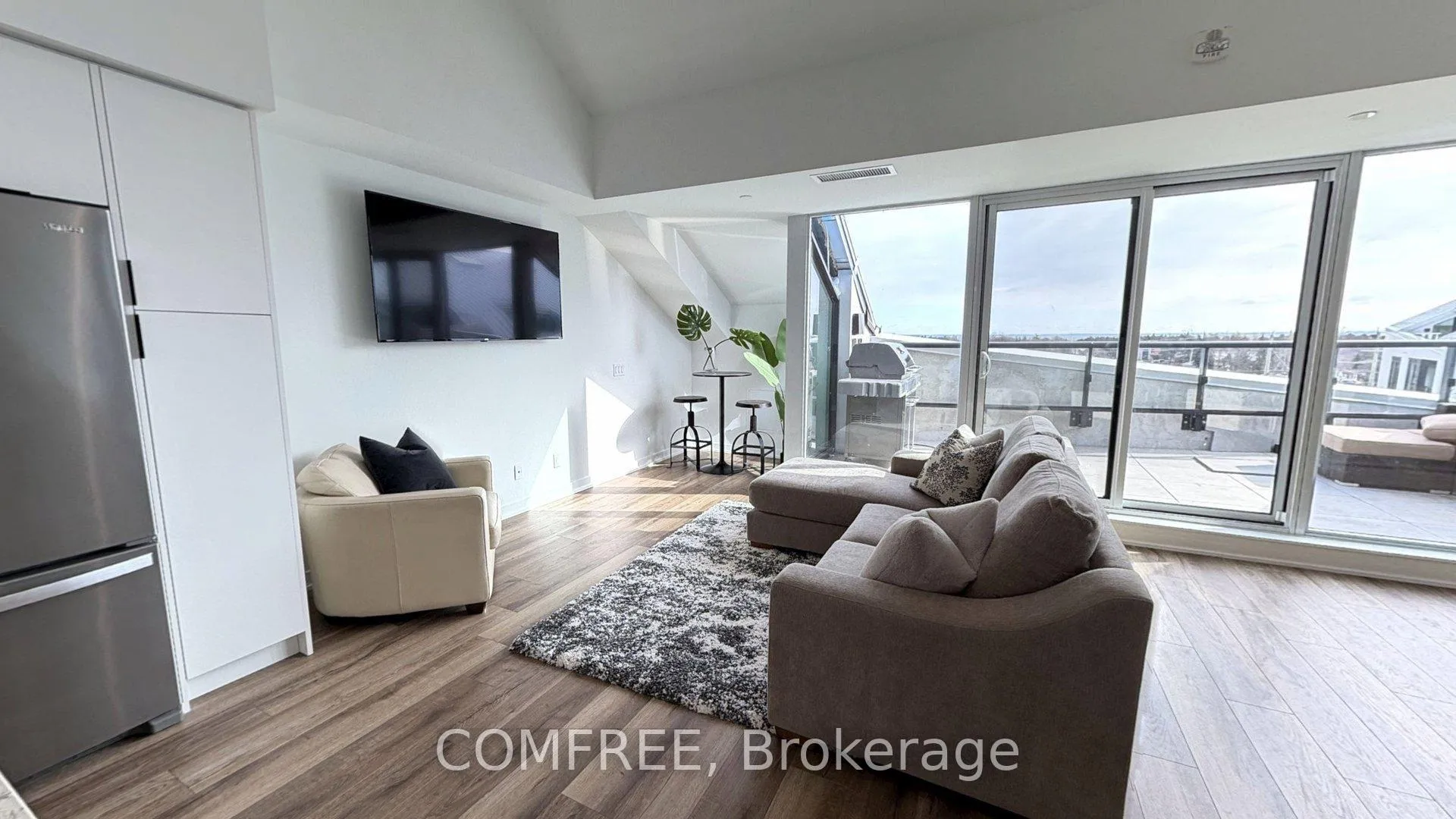 Photo 4 of Unit 622, 31 Huron Street, Collingwood — HOMEH