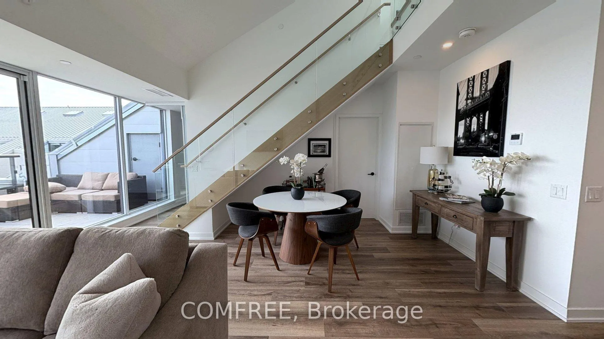 Photo 5 of Unit 622, 31 Huron Street, Collingwood — HOMEH