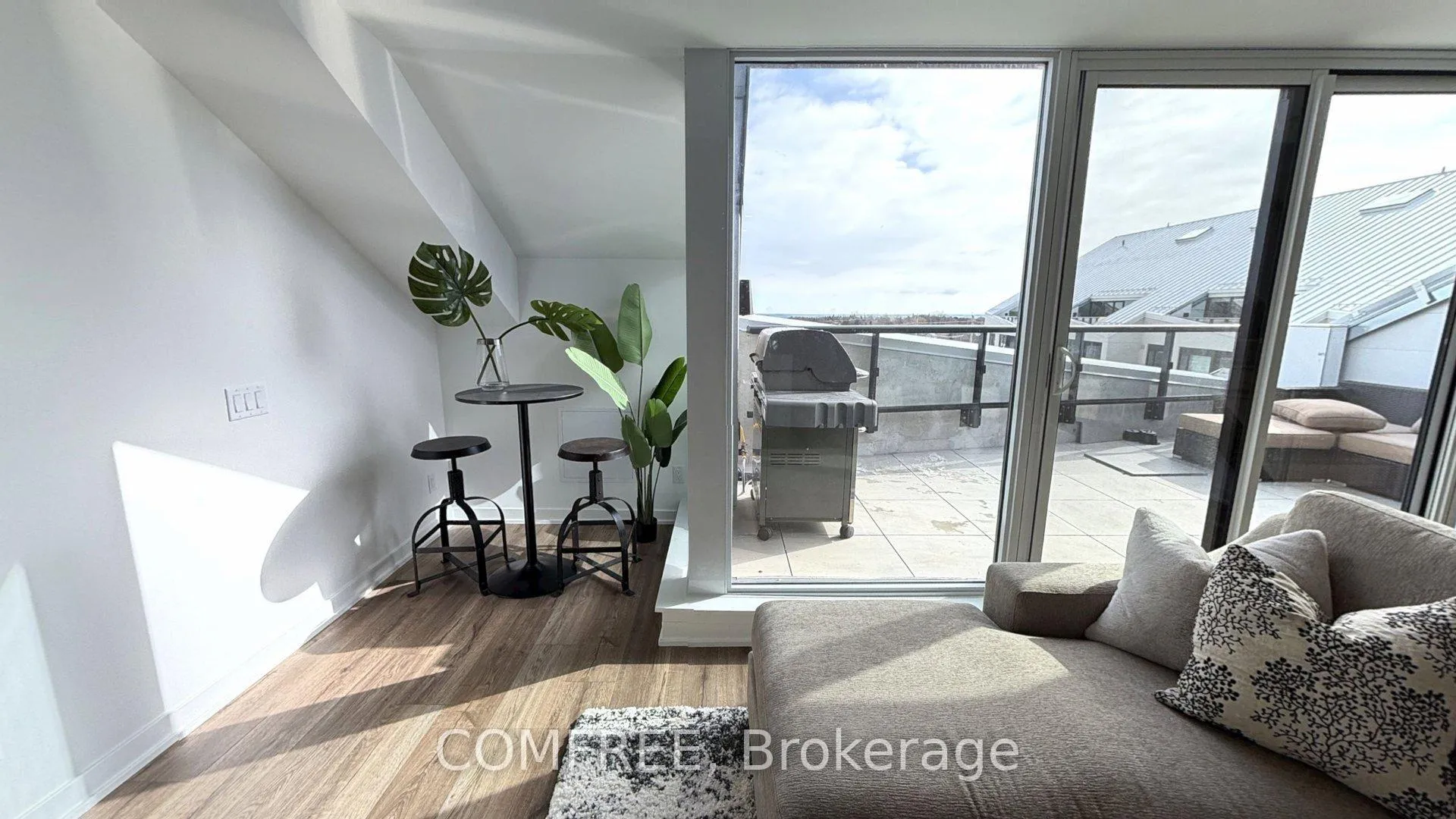 Photo 8 of Unit 622, 31 Huron Street, Collingwood — HOMEH