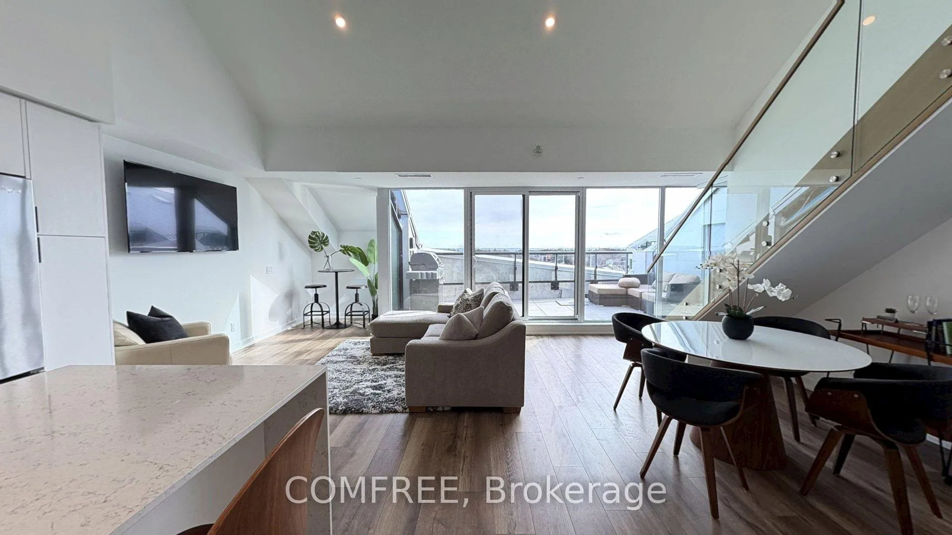 Photo 10 of Unit 622, 31 Huron Street, Collingwood — HOMEH