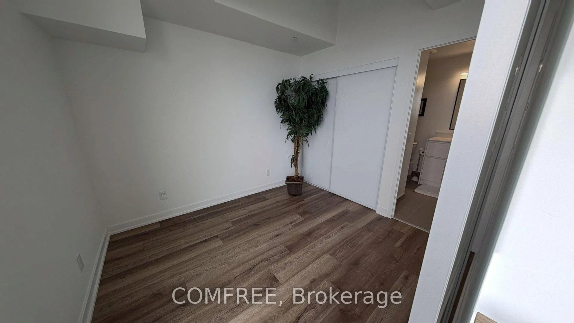 Photo 11 of Unit 622, 31 Huron Street, Collingwood — HOMEH