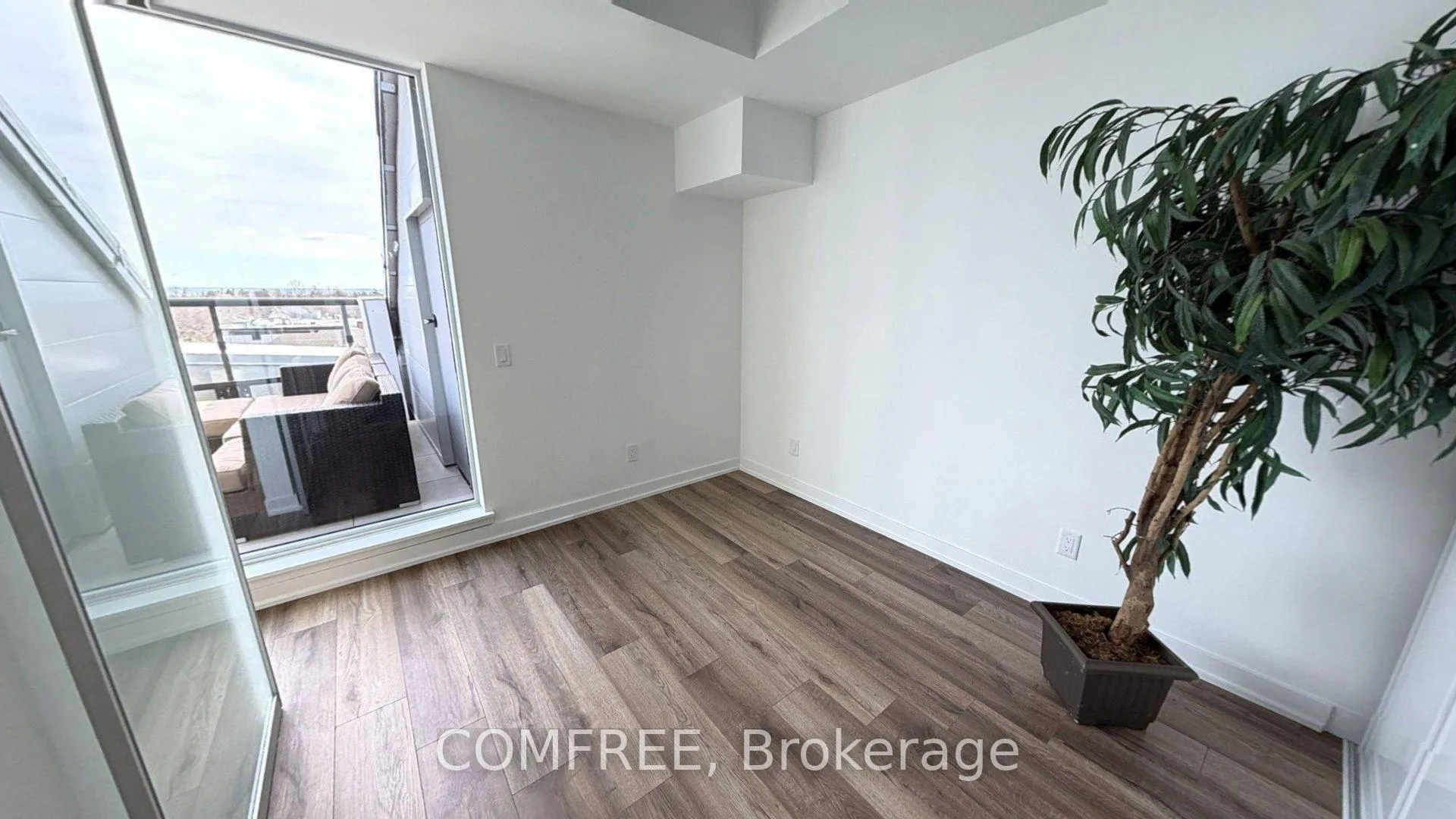 Photo 12 of Unit 622, 31 Huron Street, Collingwood — HOMEH