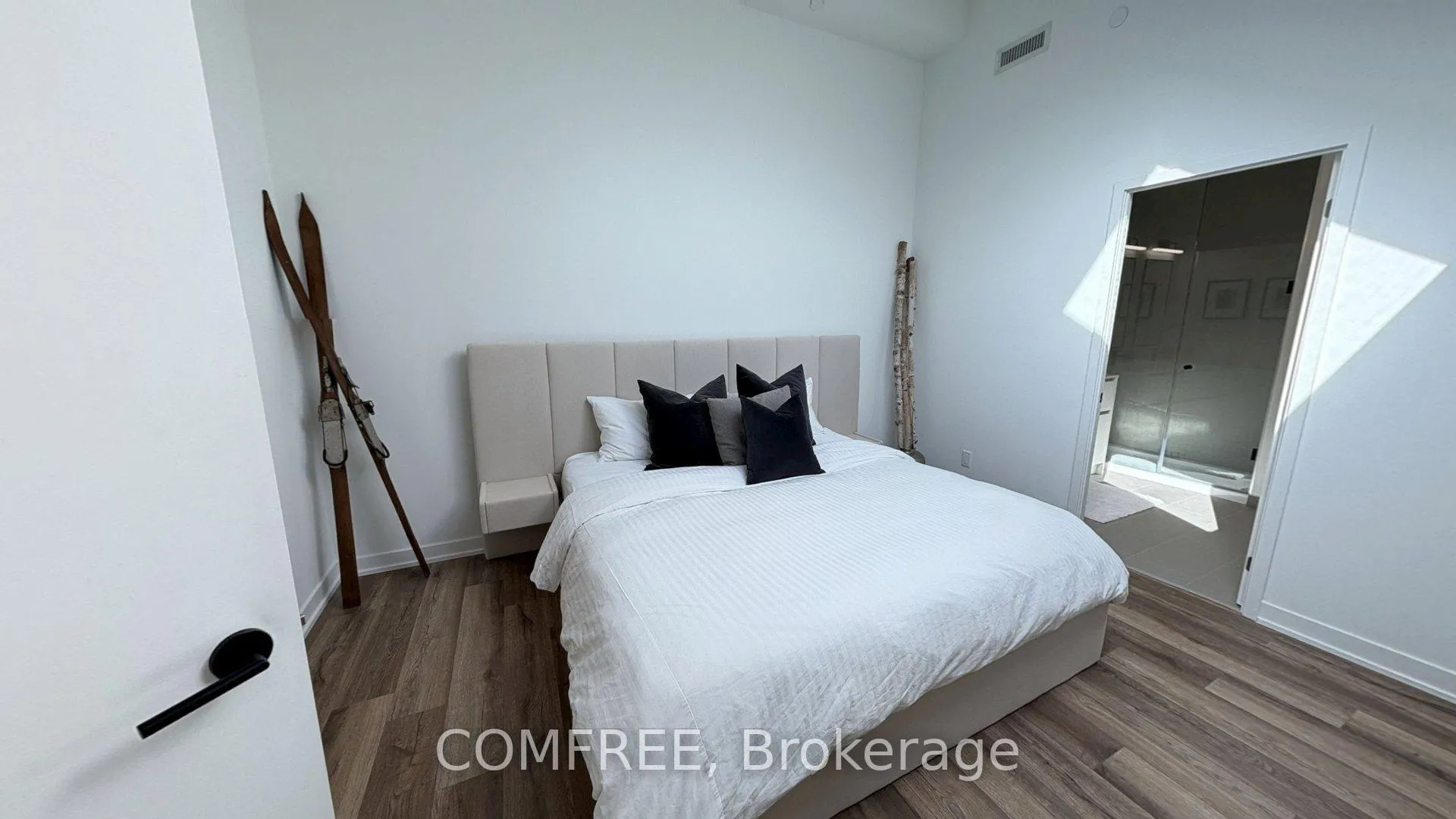 Photo 15 of Unit 622, 31 Huron Street, Collingwood — HOMEH
