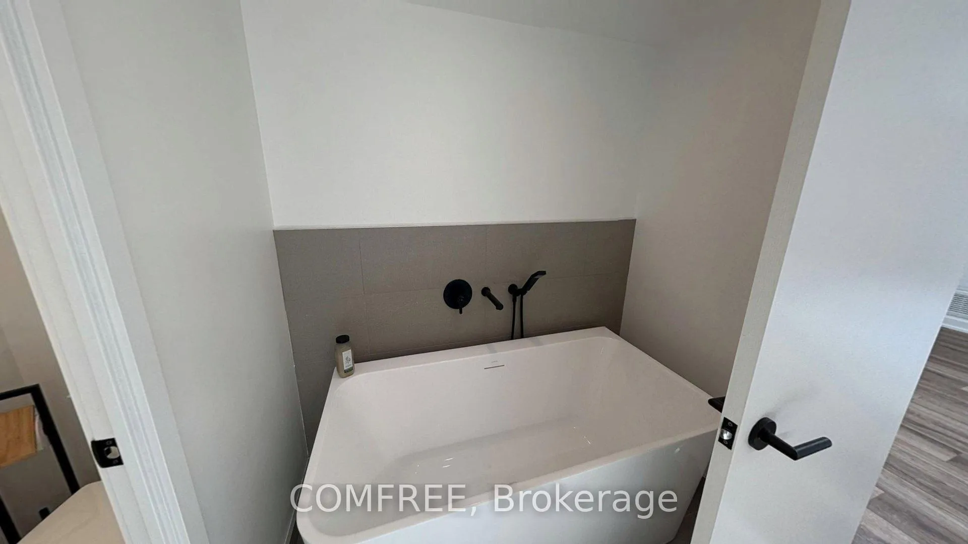 Photo 19 of Unit 622, 31 Huron Street, Collingwood — HOMEH