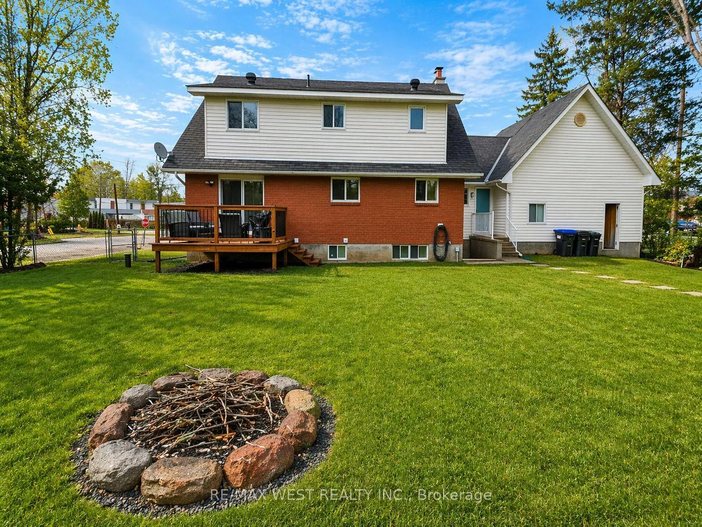 Photo 2 of 2314 Crystal Beach Road, Innisfil, Alcona — HOMEH
