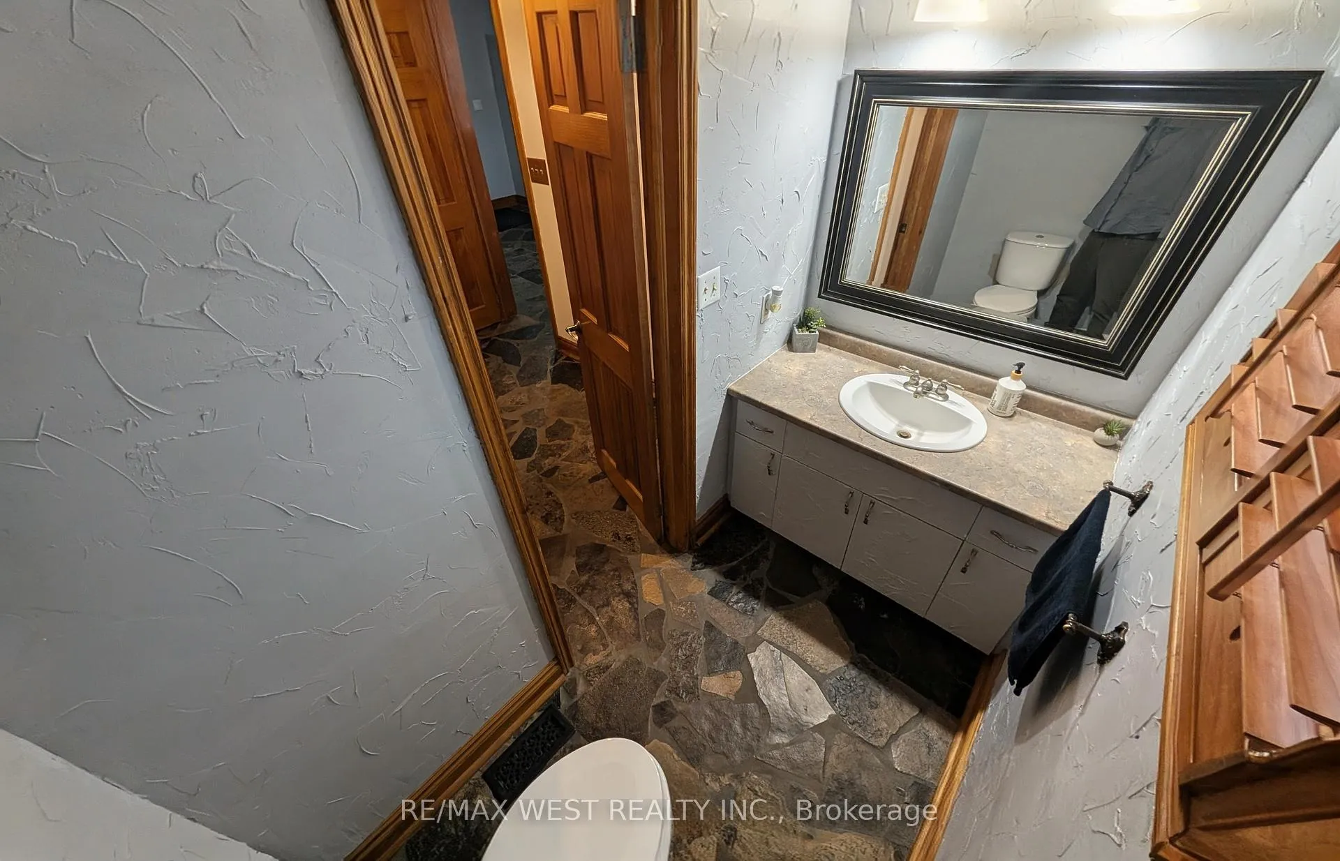 Photo 14 of 2314 Crystal Beach Road, Innisfil, Alcona — HOMEH