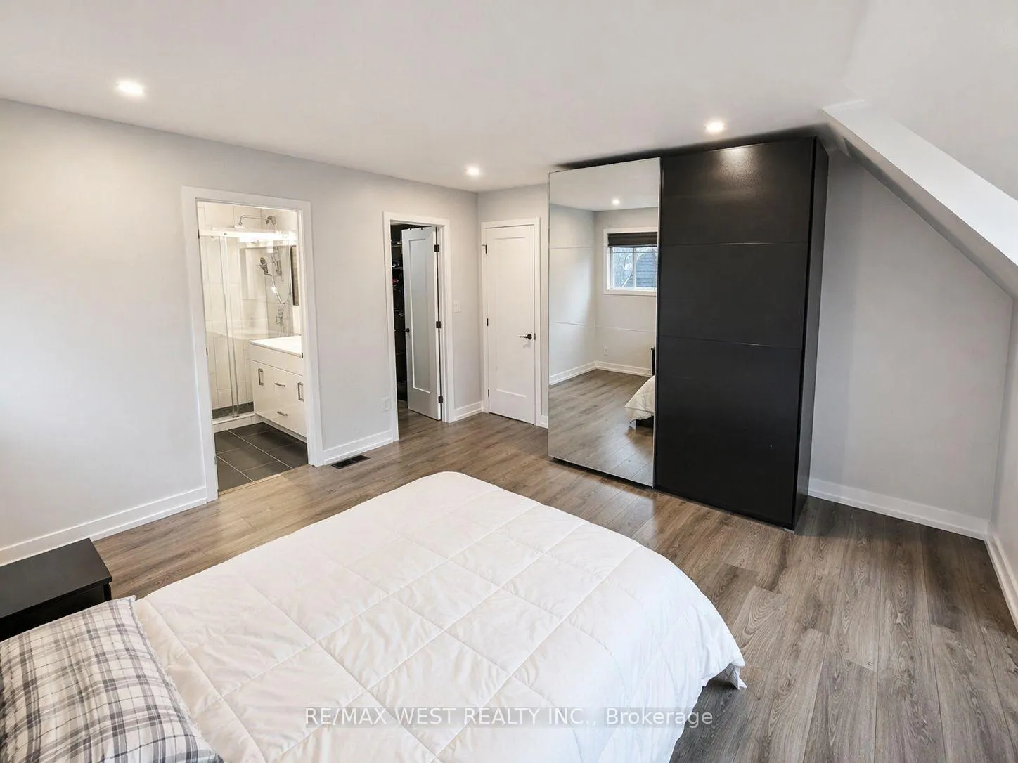 Photo 23 of 2314 Crystal Beach Road, Innisfil, Alcona — HOMEH