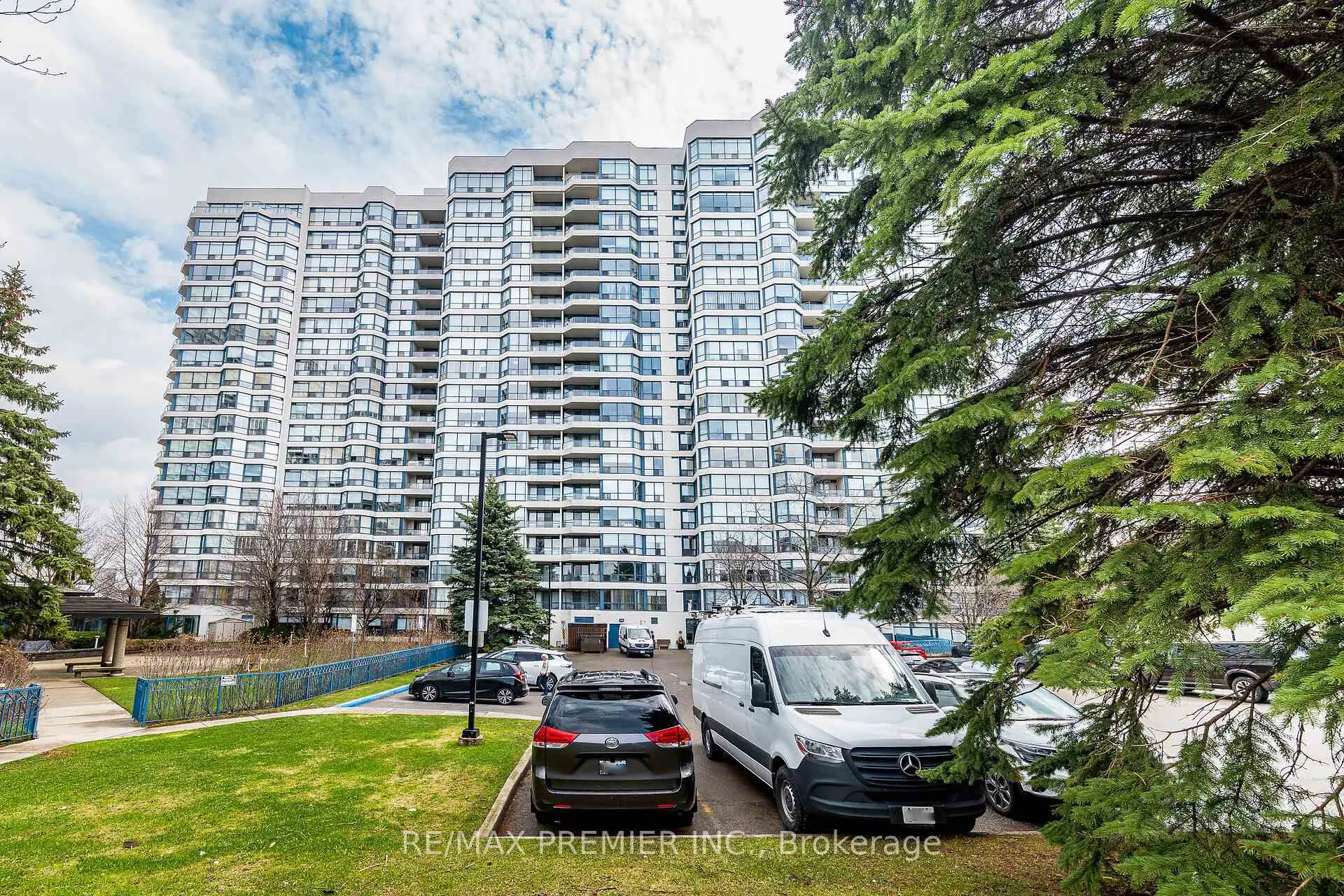Front of Unit 1412, 7300 Yonge Street