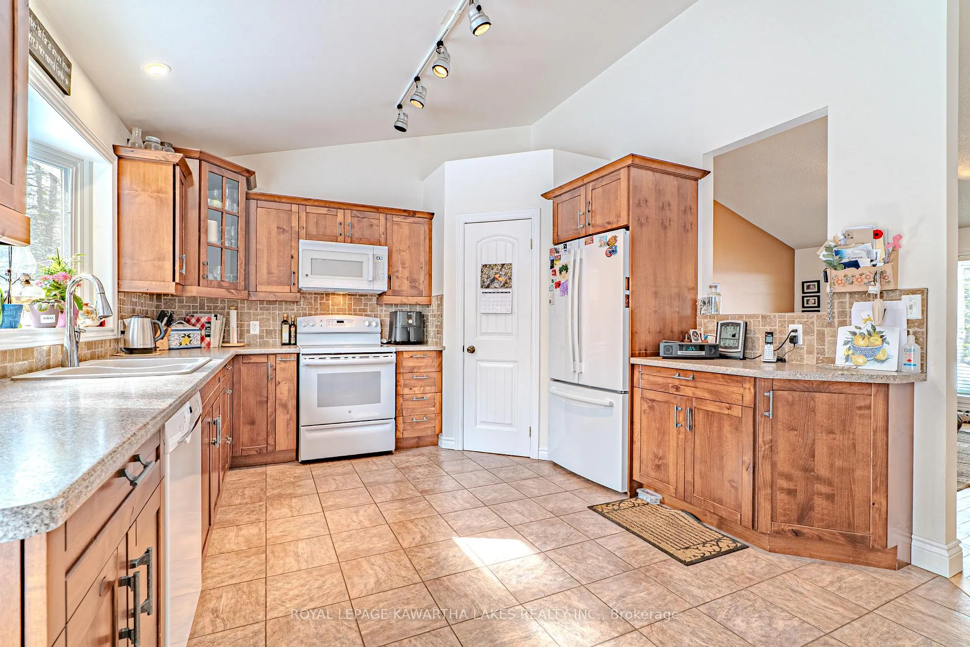 Photo 16 of 914 County Rd 49, Trent Lakes — HOMEH