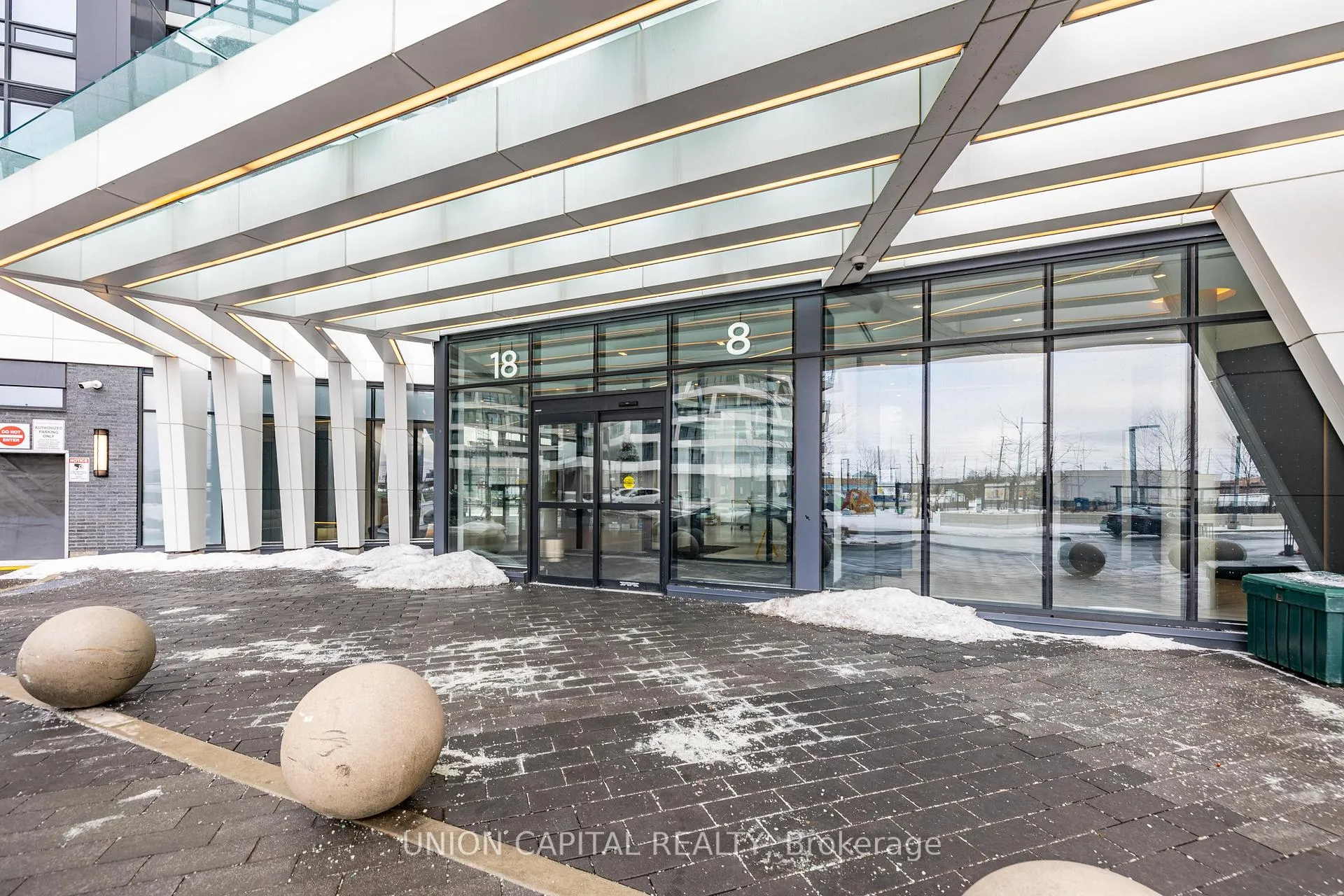 Photo 2 of Unit 901, 8 Water Walk Drive, Markham, Unionville — HOMEH