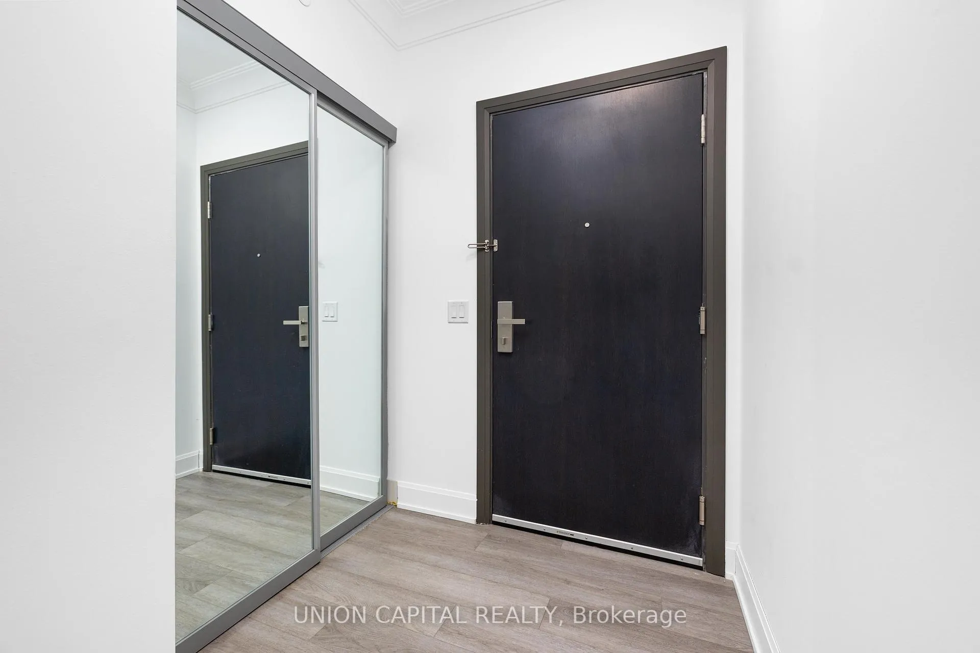 Photo 6 of Unit 901, 8 Water Walk Drive, Markham, Unionville — HOMEH