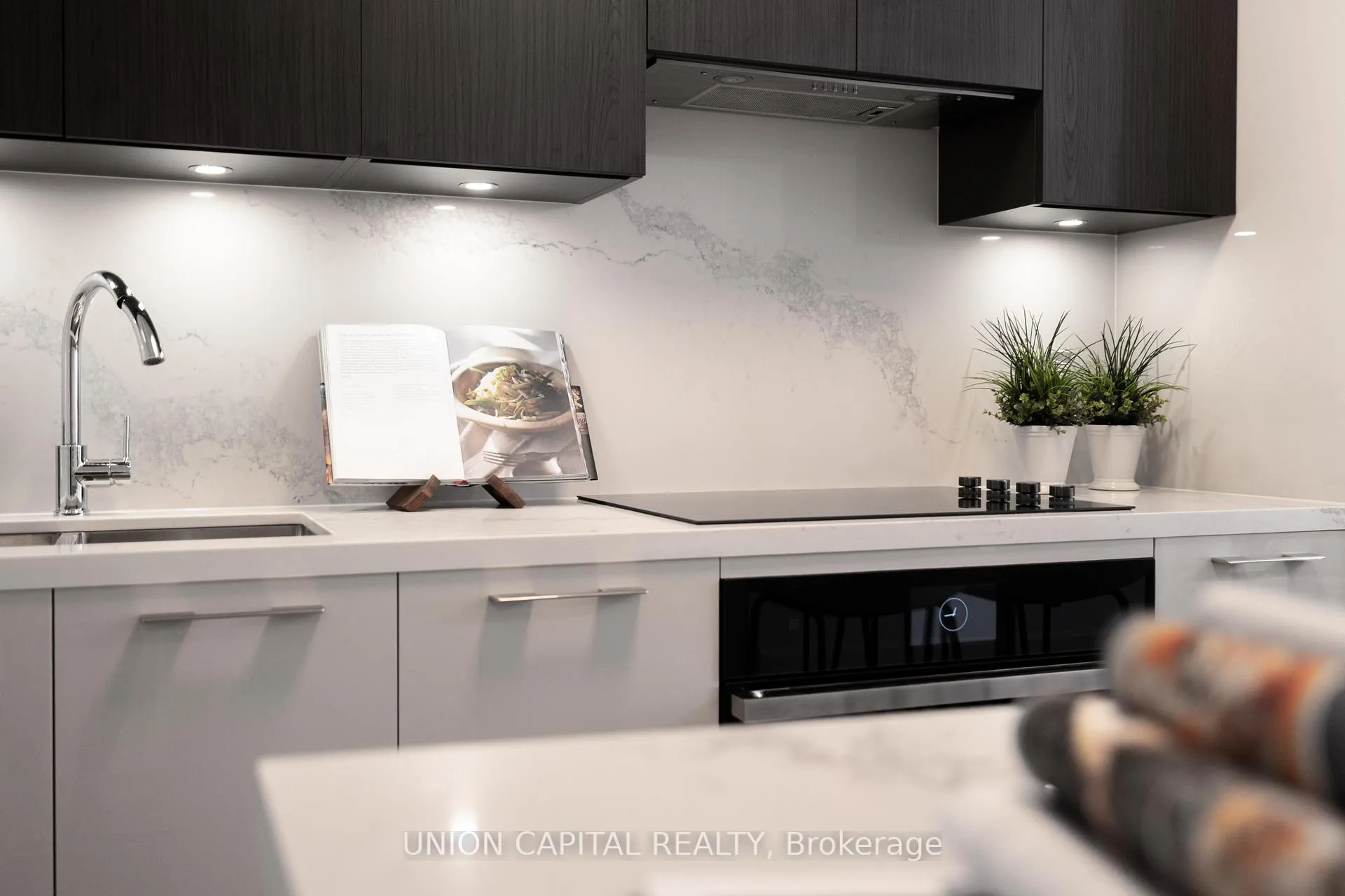 Photo 13 of Unit 901, 8 Water Walk Drive, Markham, Unionville — HOMEH