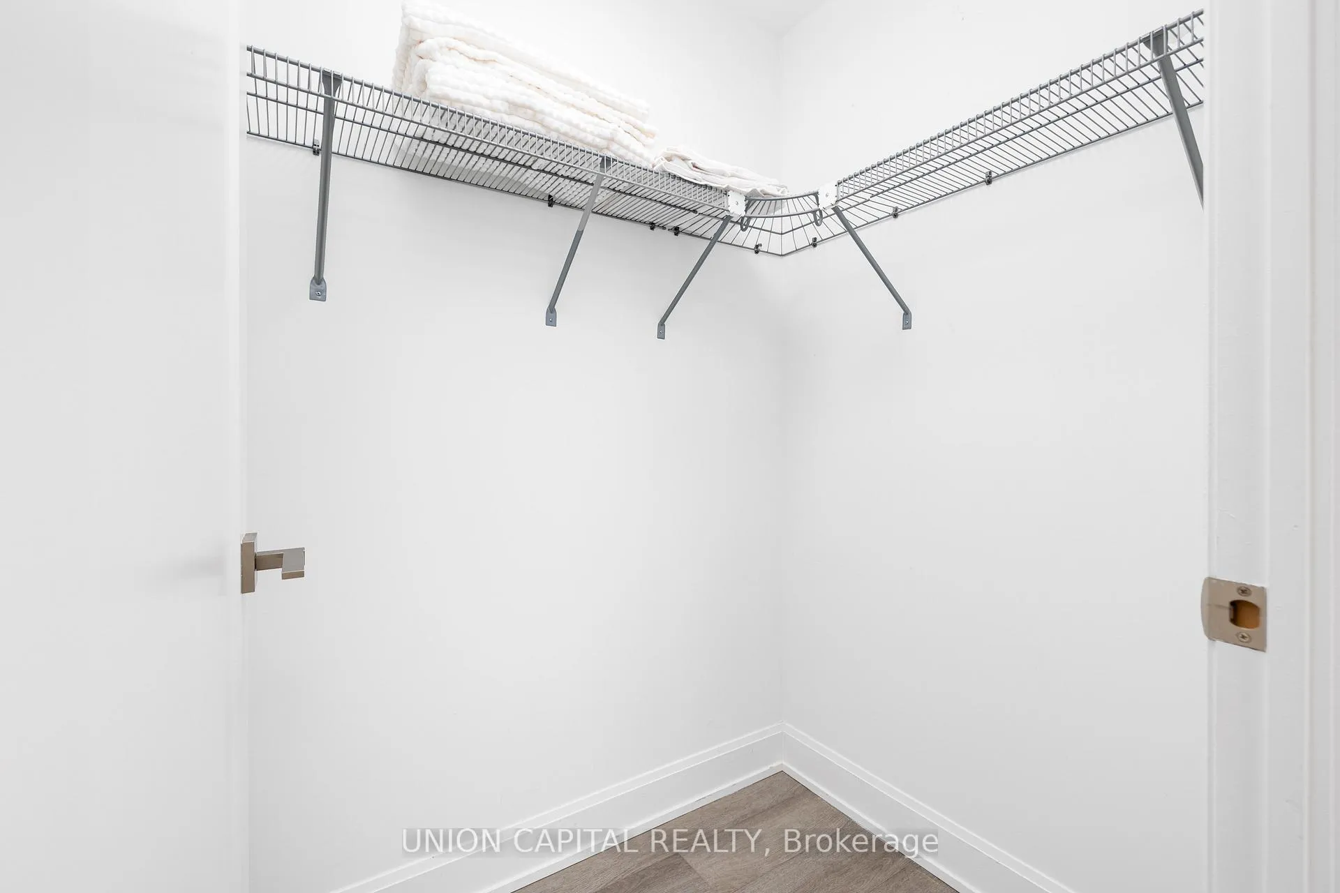Photo 17 of Unit 901, 8 Water Walk Drive, Markham, Unionville — HOMEH