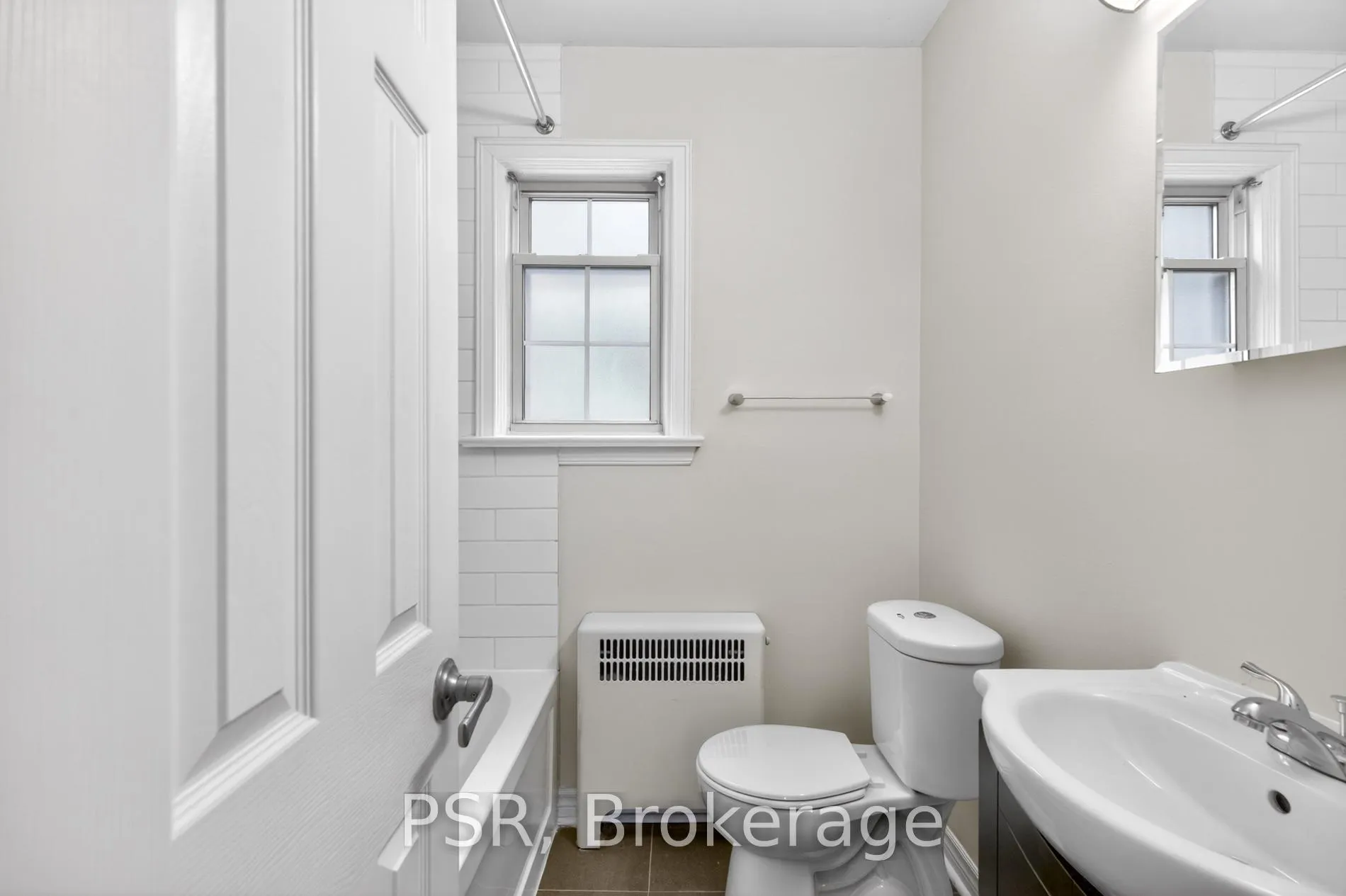 Photo 11 of Unit L03, 1365 Bayview Avenue, Toronto, Leaside — HOMEH