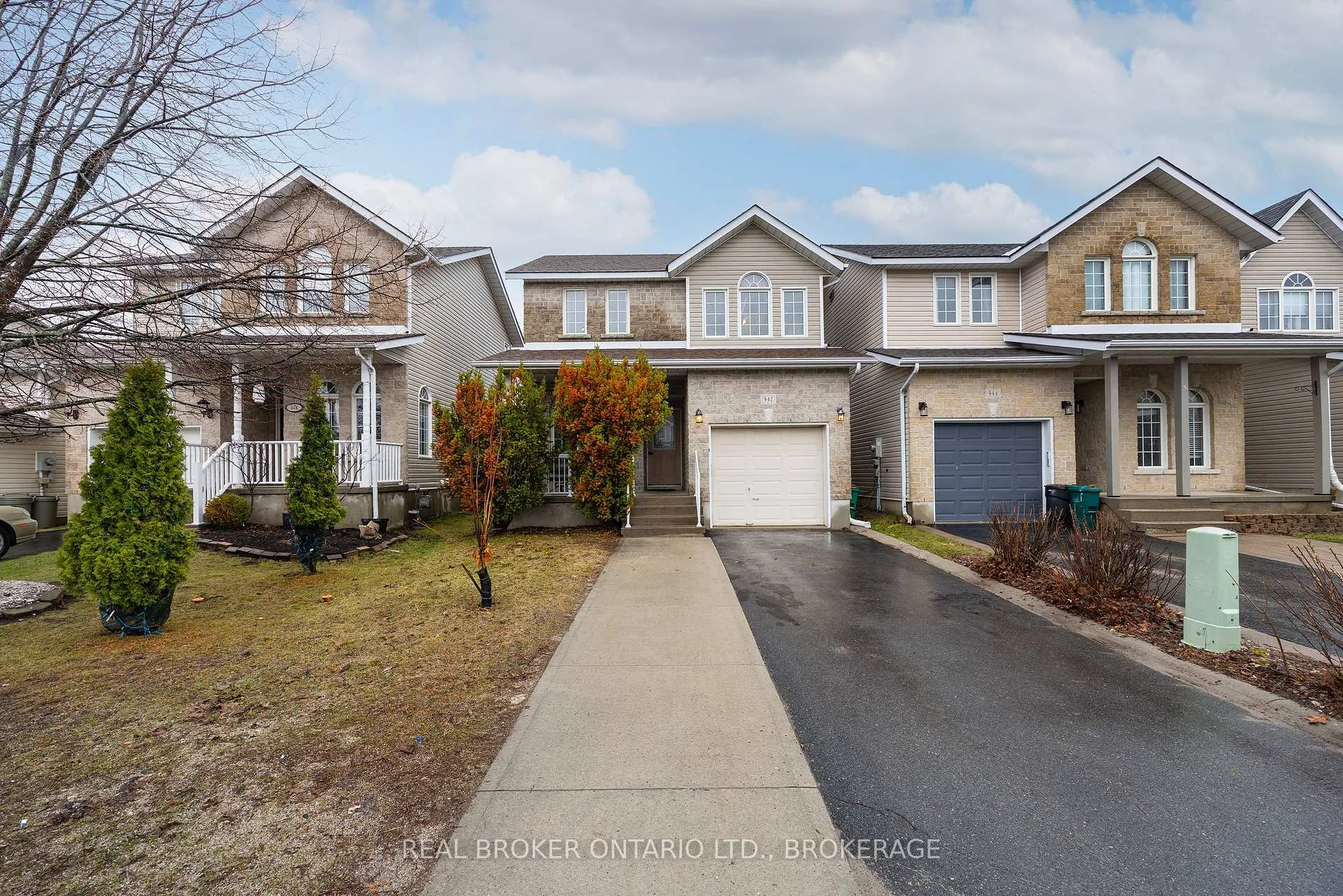 Photo 2 of 942 Bluffwood Avenue, Kingston, Kingston East (Incl Barret Crt) — HOMEH
