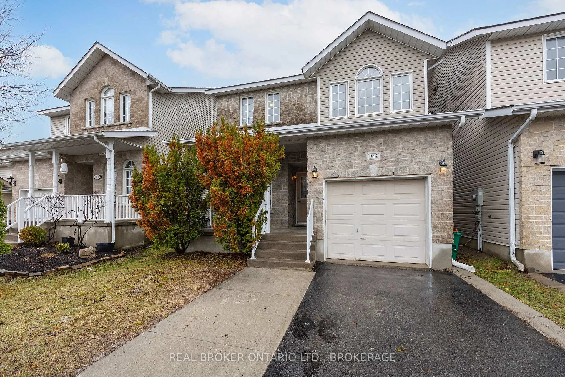Photo 3 of 942 Bluffwood Avenue, Kingston, Kingston East (Incl Barret Crt) — HOMEH