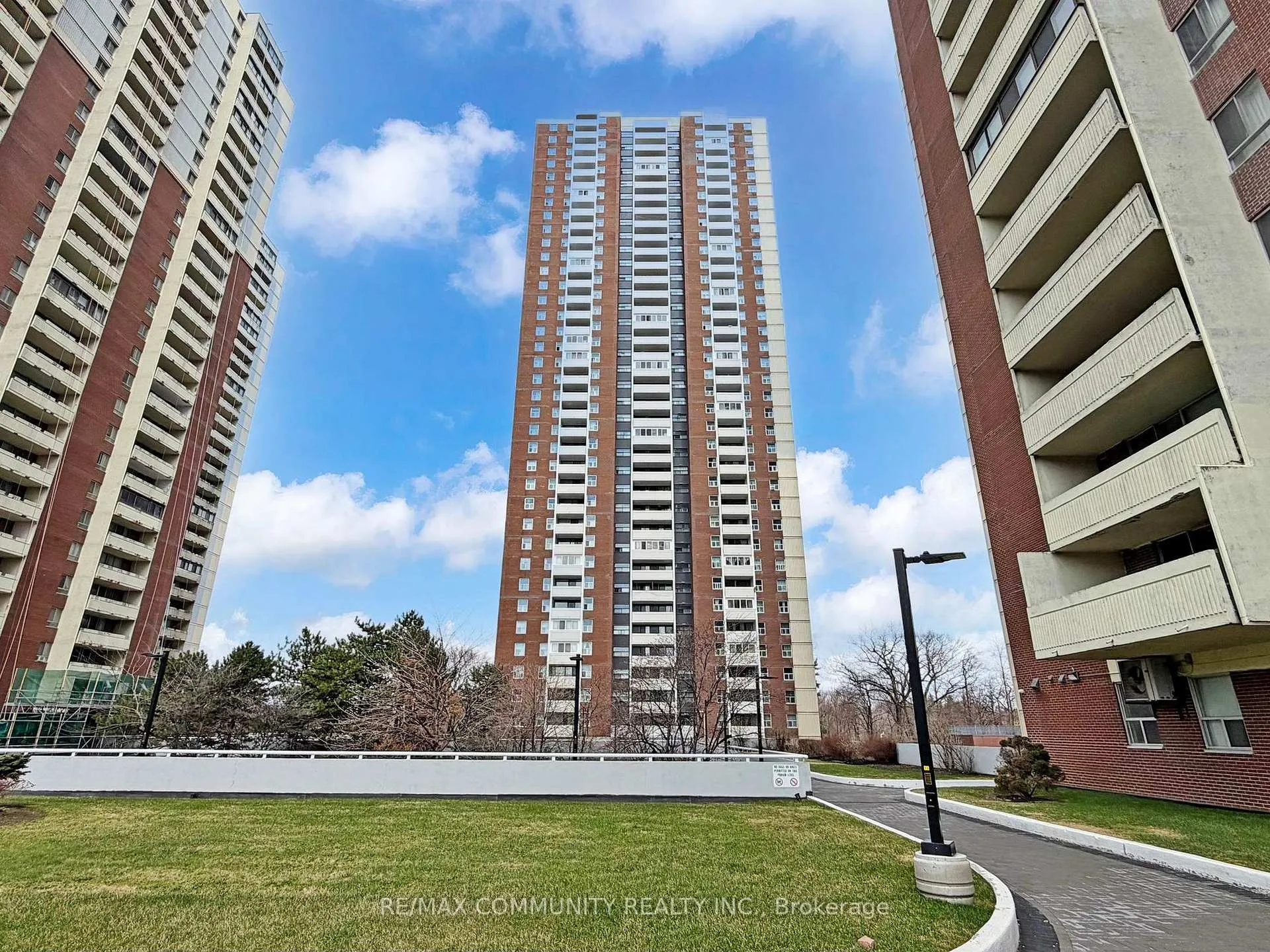Photo 4 of Unit 3706, 3 Massey Square, Toronto, Crescent Town — HOMEH
