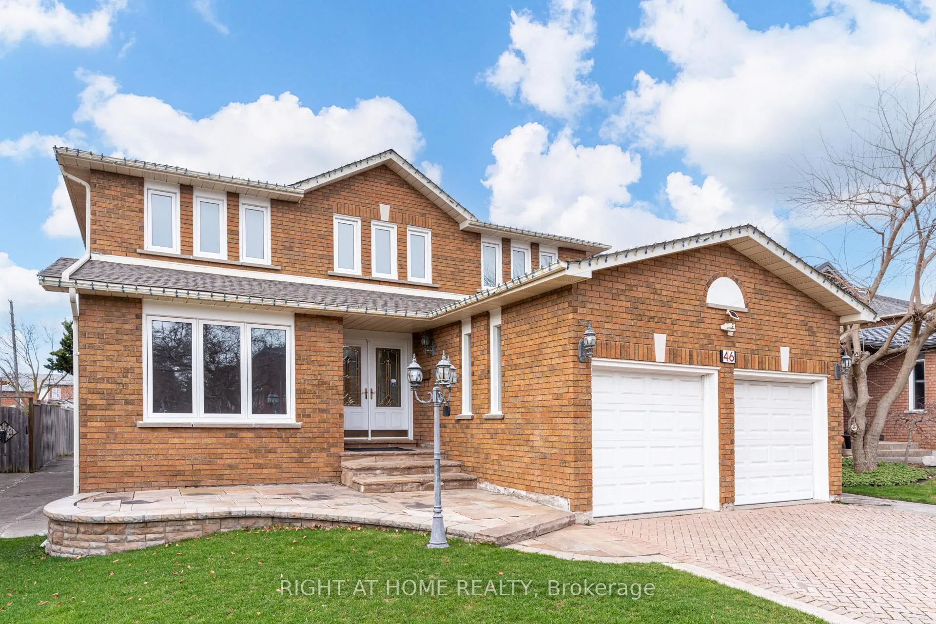 Photo 2 of 46 Hewlett Crescent, Markham, Markville — HOMEH