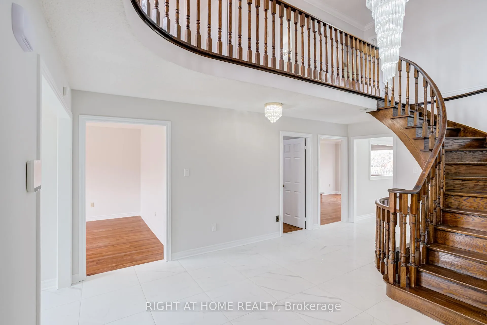 Photo 5 of 46 Hewlett Crescent, Markham, Markville — HOMEH