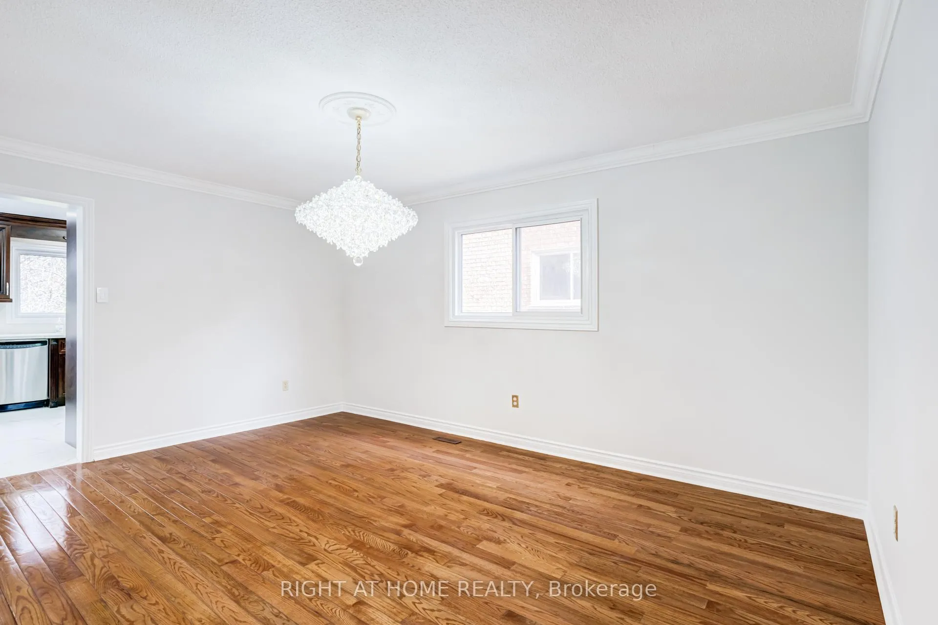 Photo 8 of 46 Hewlett Crescent, Markham, Markville — HOMEH