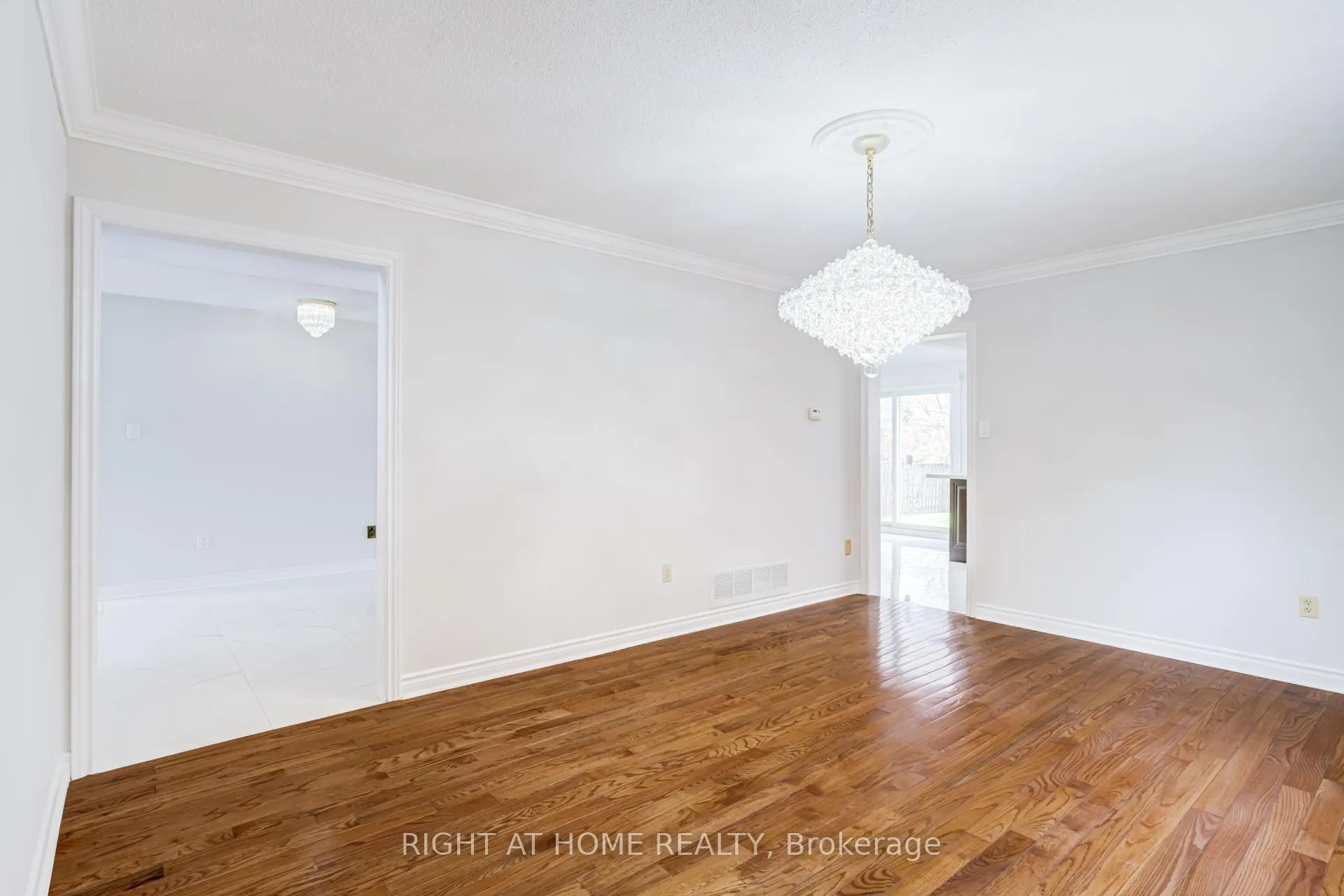 Photo 9 of 46 Hewlett Crescent, Markham, Markville — HOMEH