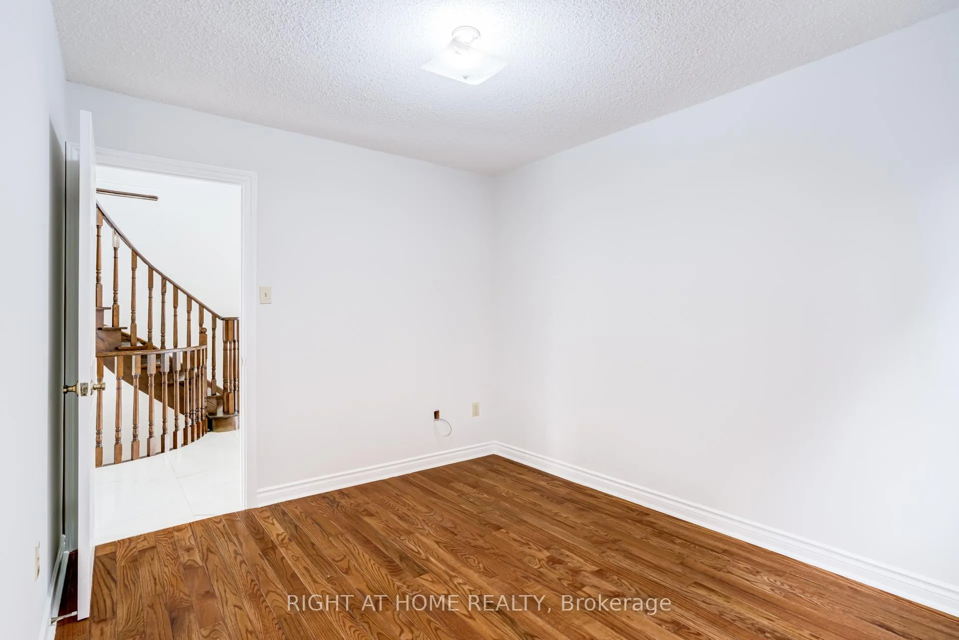 Photo 11 of 46 Hewlett Crescent, Markham, Markville — HOMEH