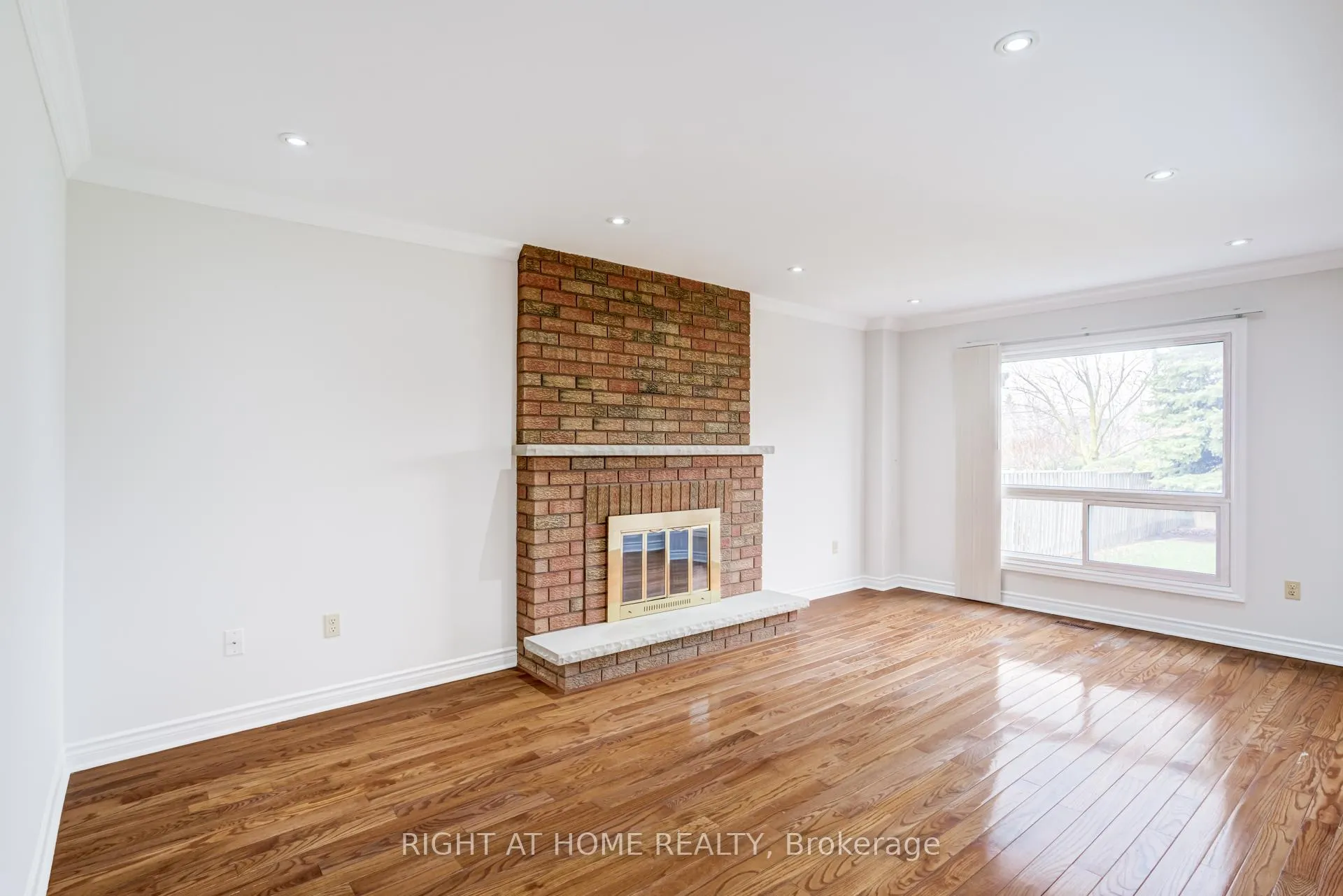 Photo 12 of 46 Hewlett Crescent, Markham, Markville — HOMEH