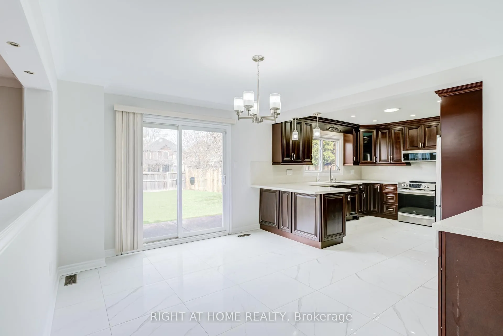 Photo 14 of 46 Hewlett Crescent, Markham, Markville — HOMEH