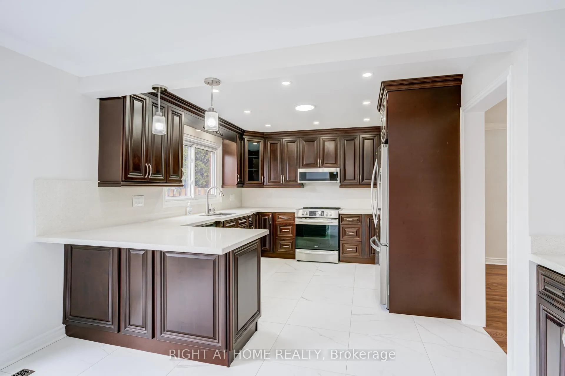 Photo 16 of 46 Hewlett Crescent, Markham, Markville — HOMEH