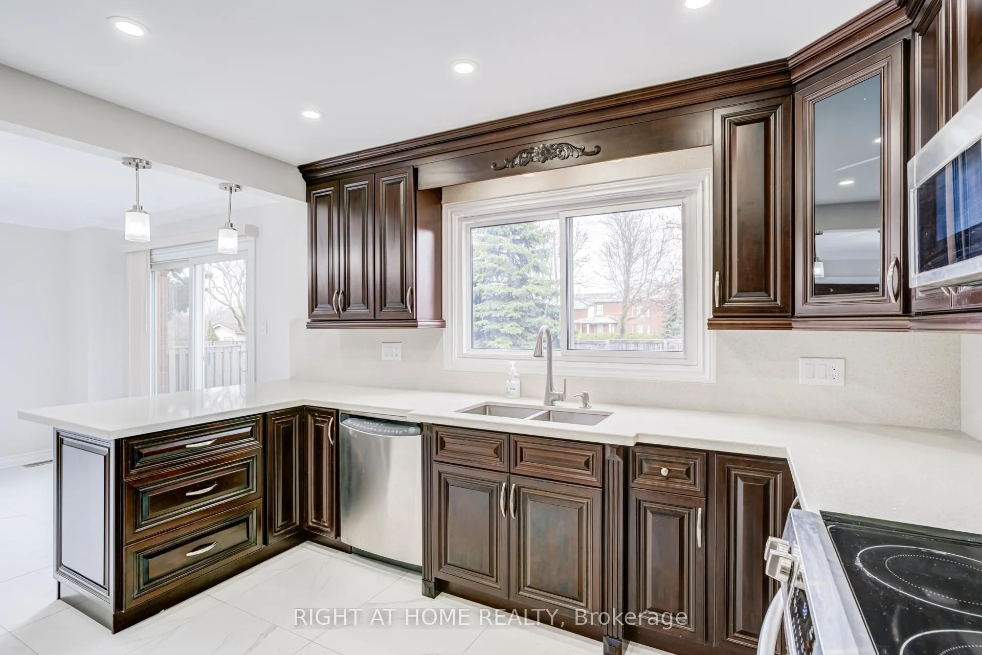 Photo 18 of 46 Hewlett Crescent, Markham, Markville — HOMEH