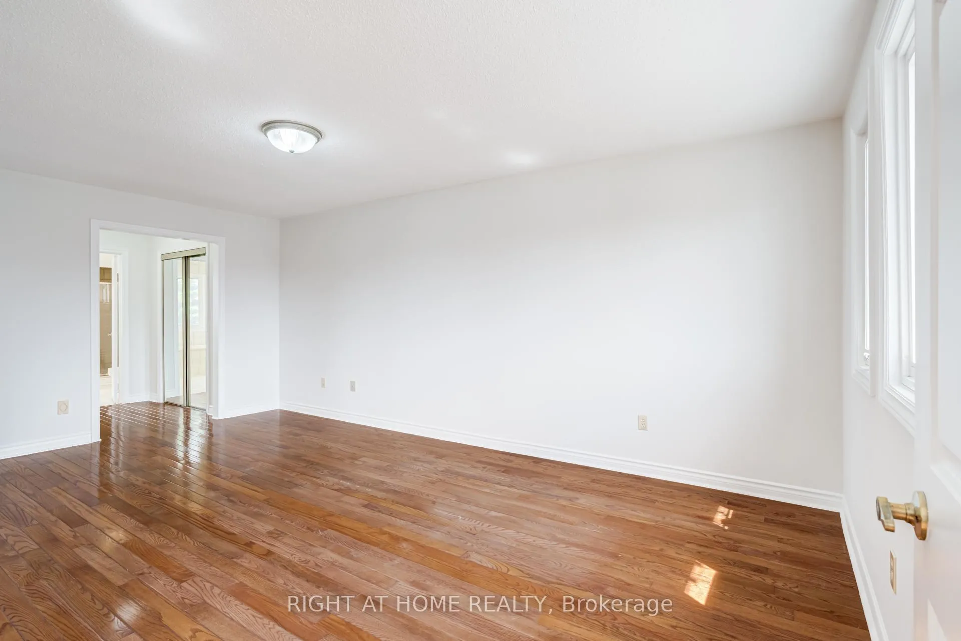 Photo 23 of 46 Hewlett Crescent, Markham, Markville — HOMEH