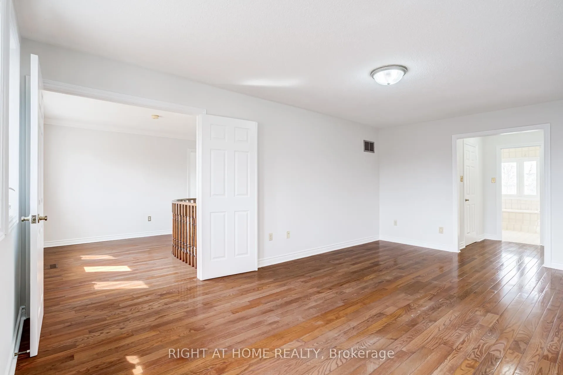 Photo 24 of 46 Hewlett Crescent, Markham, Markville — HOMEH