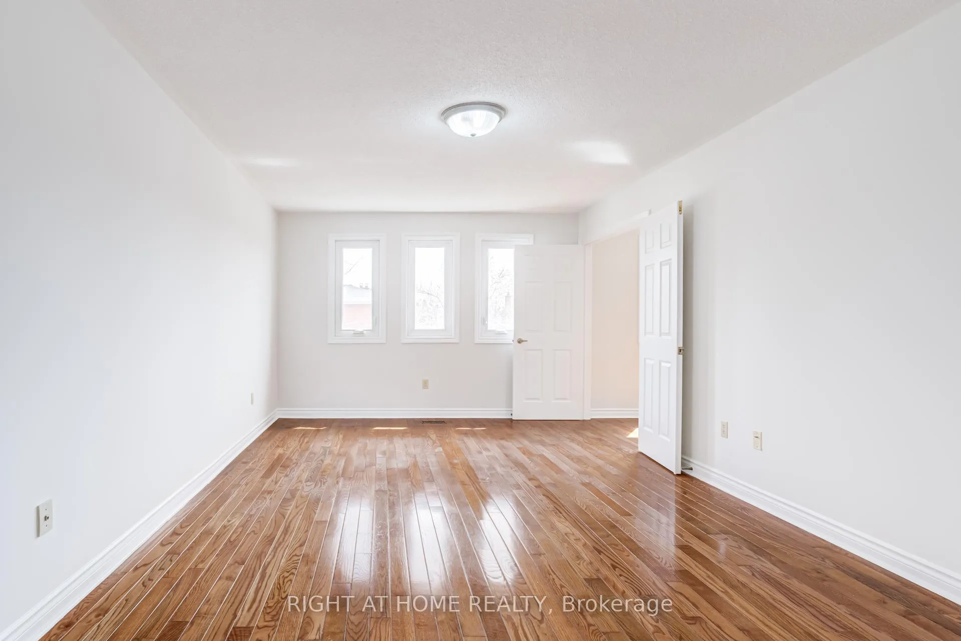 Photo 25 of 46 Hewlett Crescent, Markham, Markville — HOMEH