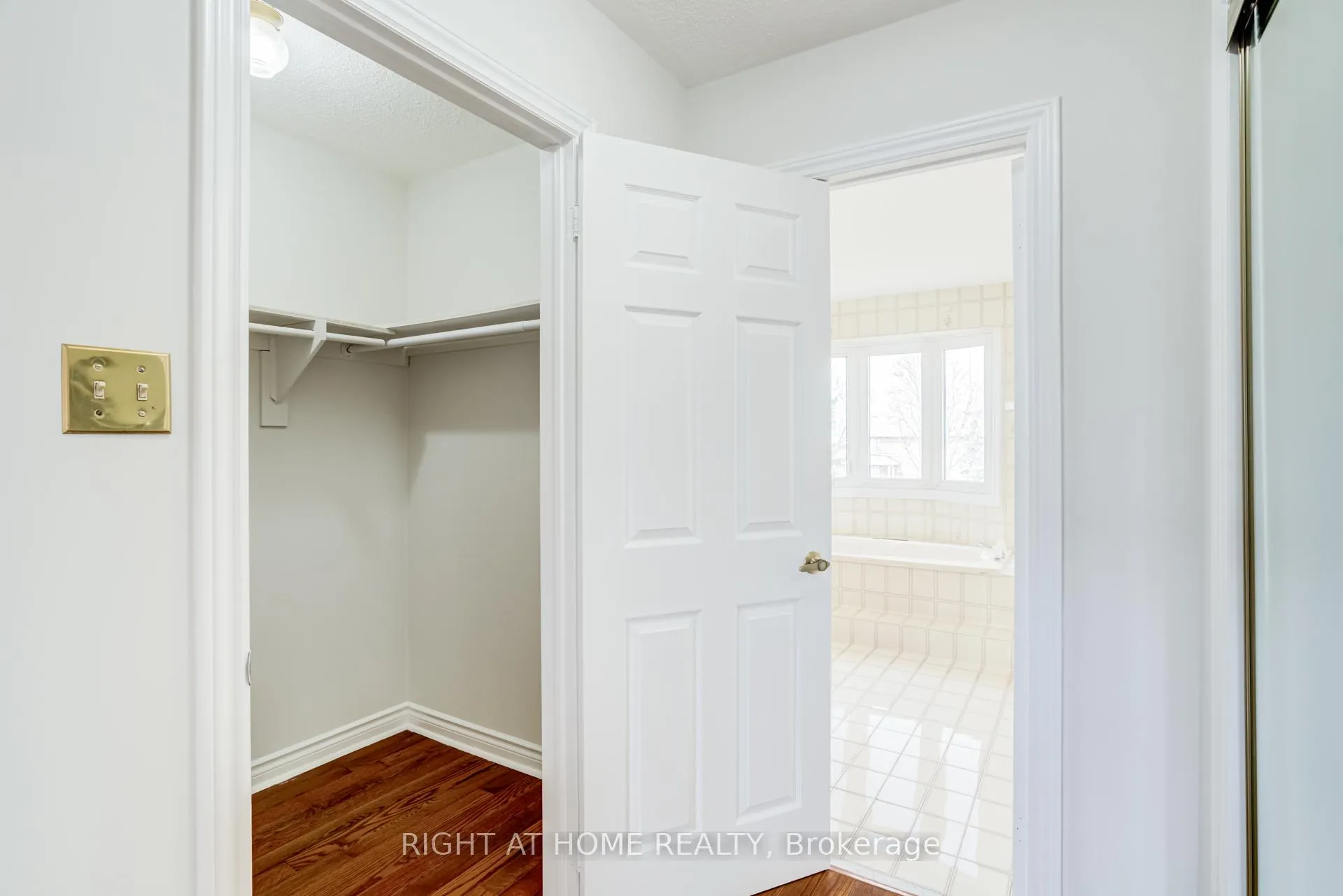 Photo 26 of 46 Hewlett Crescent, Markham, Markville — HOMEH