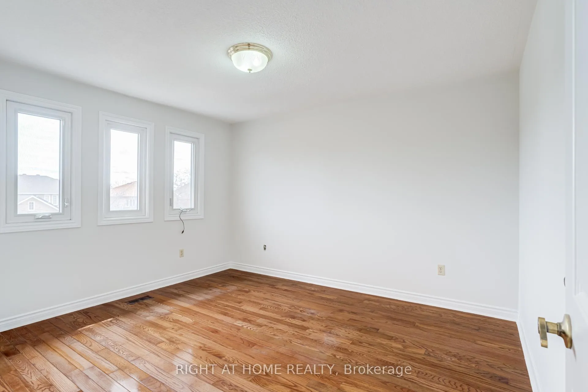 Photo 28 of 46 Hewlett Crescent, Markham, Markville — HOMEH