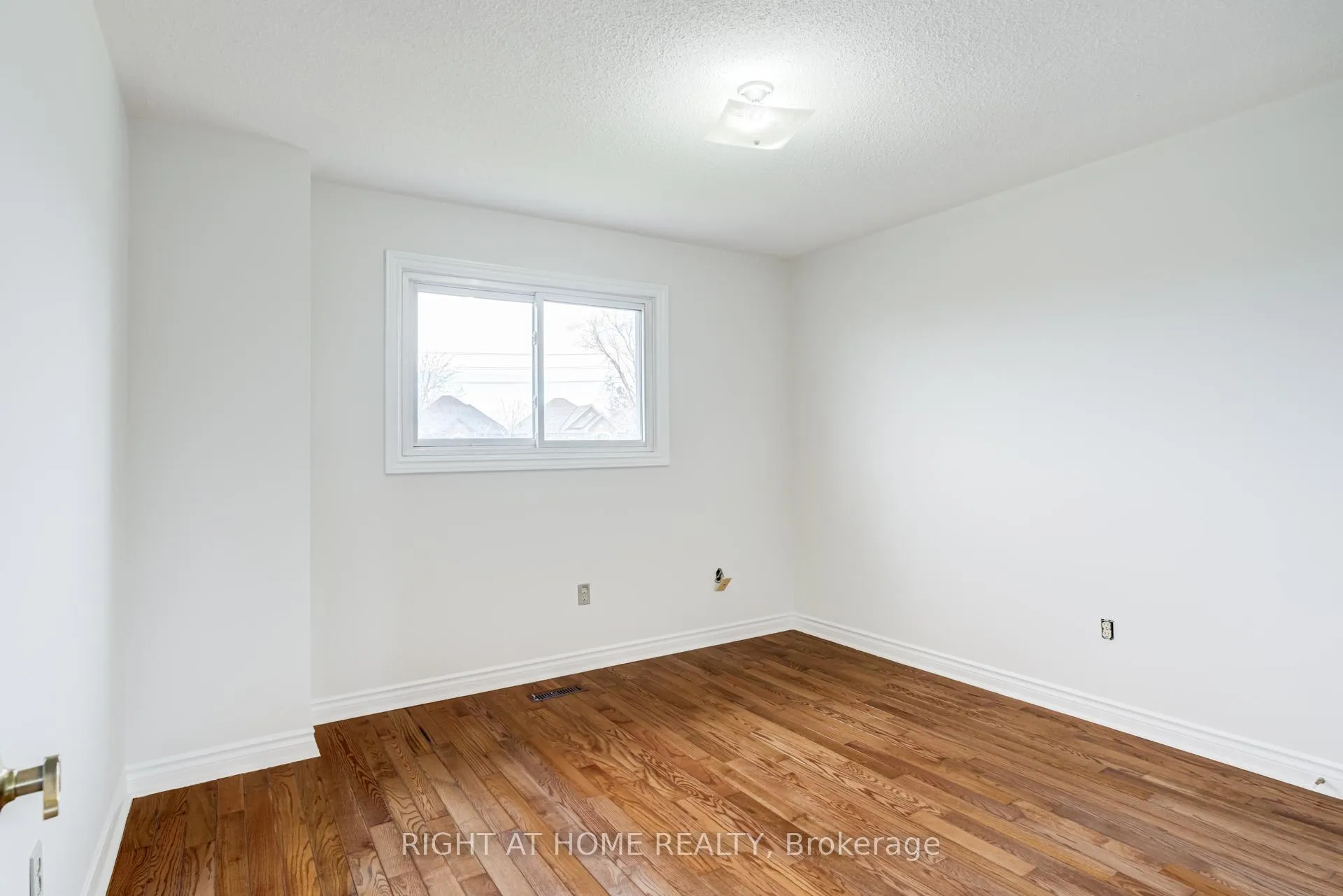 Photo 30 of 46 Hewlett Crescent, Markham, Markville — HOMEH