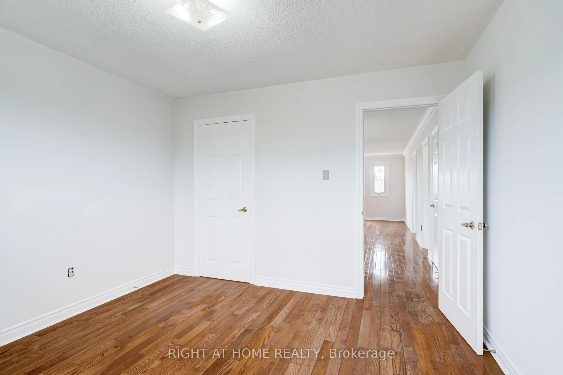 Photo 31 of 46 Hewlett Crescent, Markham, Markville — HOMEH