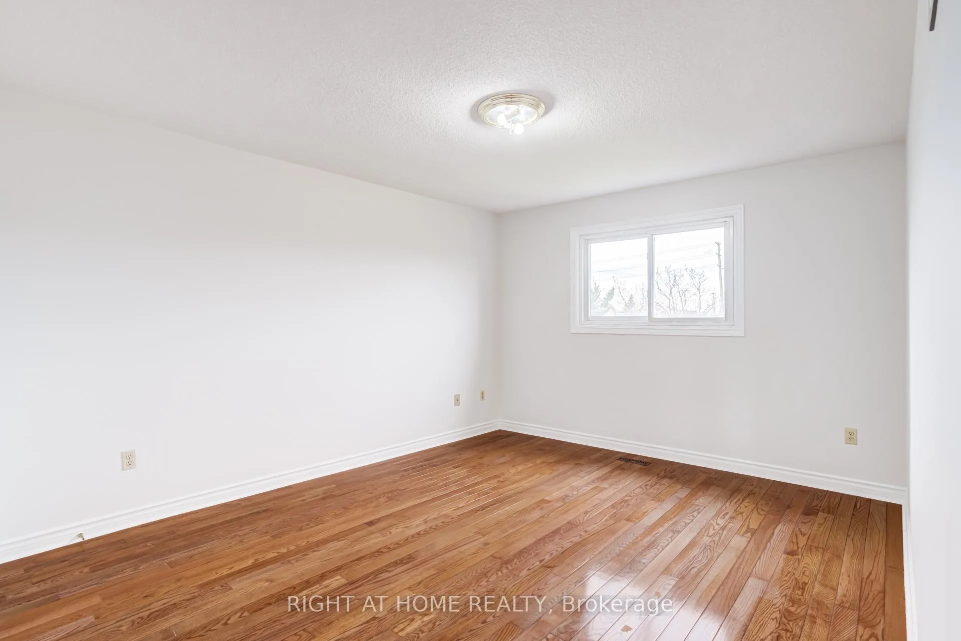 Photo 32 of 46 Hewlett Crescent, Markham, Markville — HOMEH