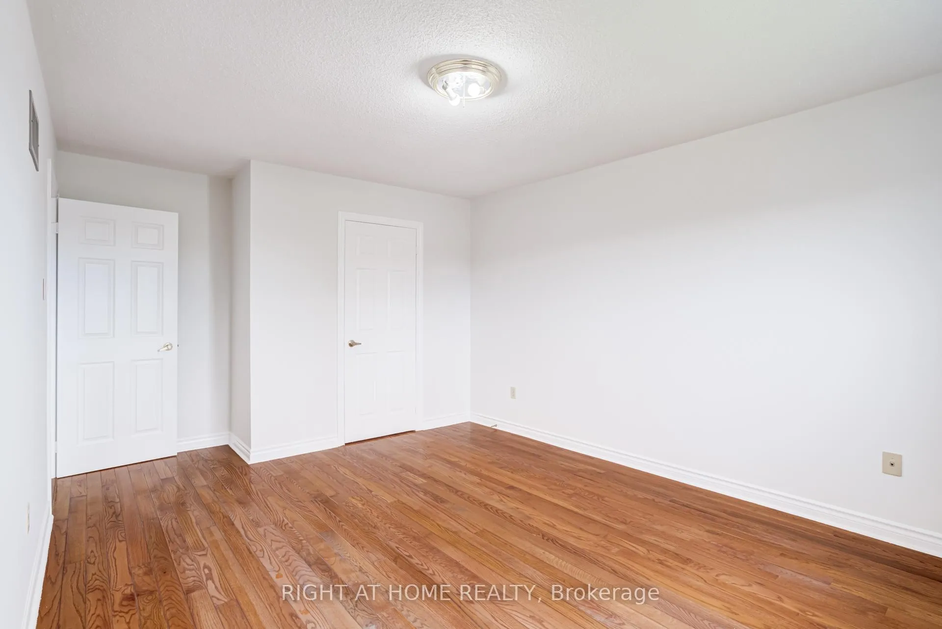 Photo 33 of 46 Hewlett Crescent, Markham, Markville — HOMEH