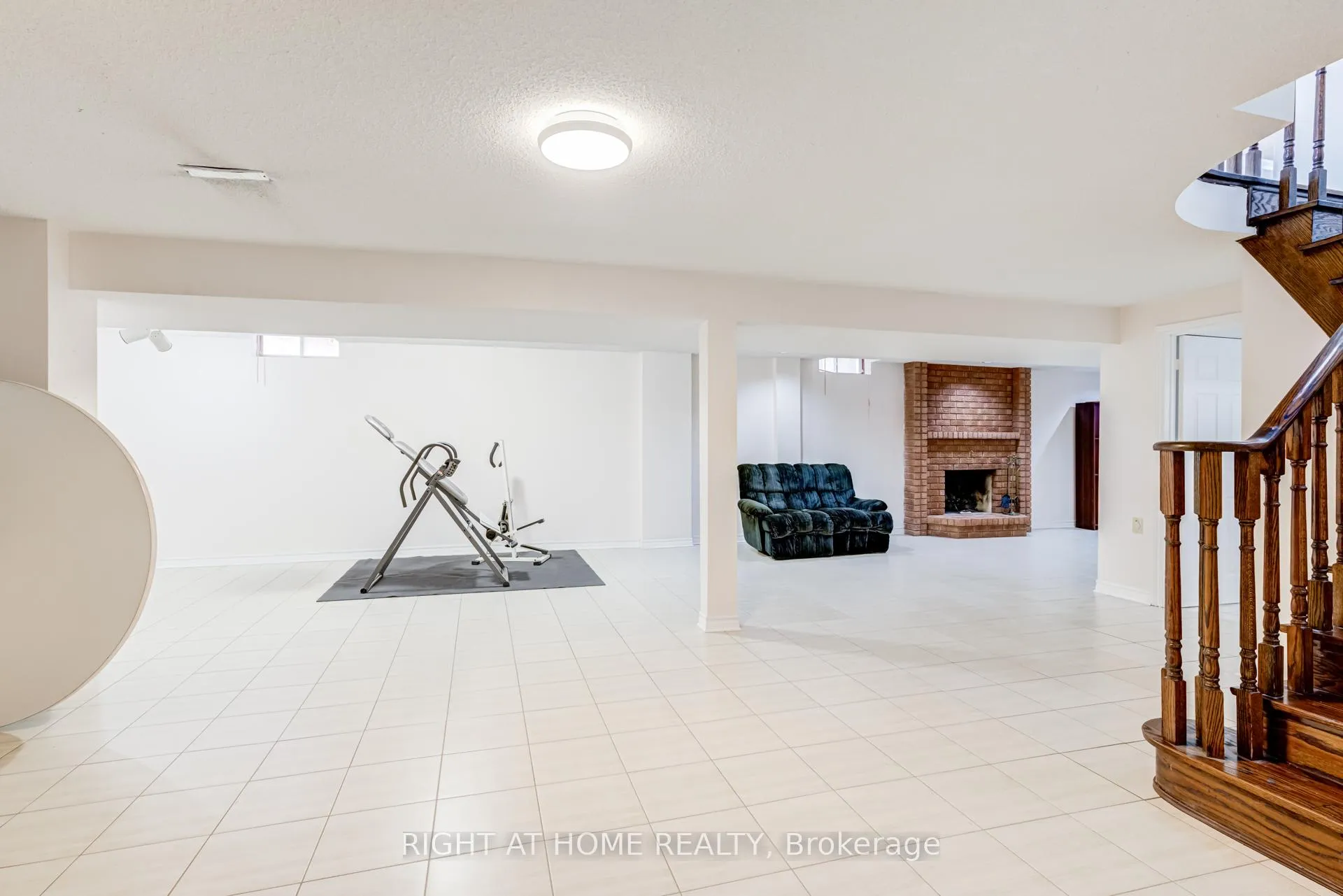 Photo 38 of 46 Hewlett Crescent, Markham, Markville — HOMEH
